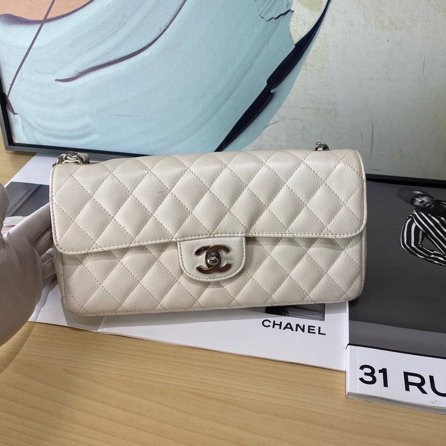 Chanel - East West Flap Bag - Leather - White - (mini)