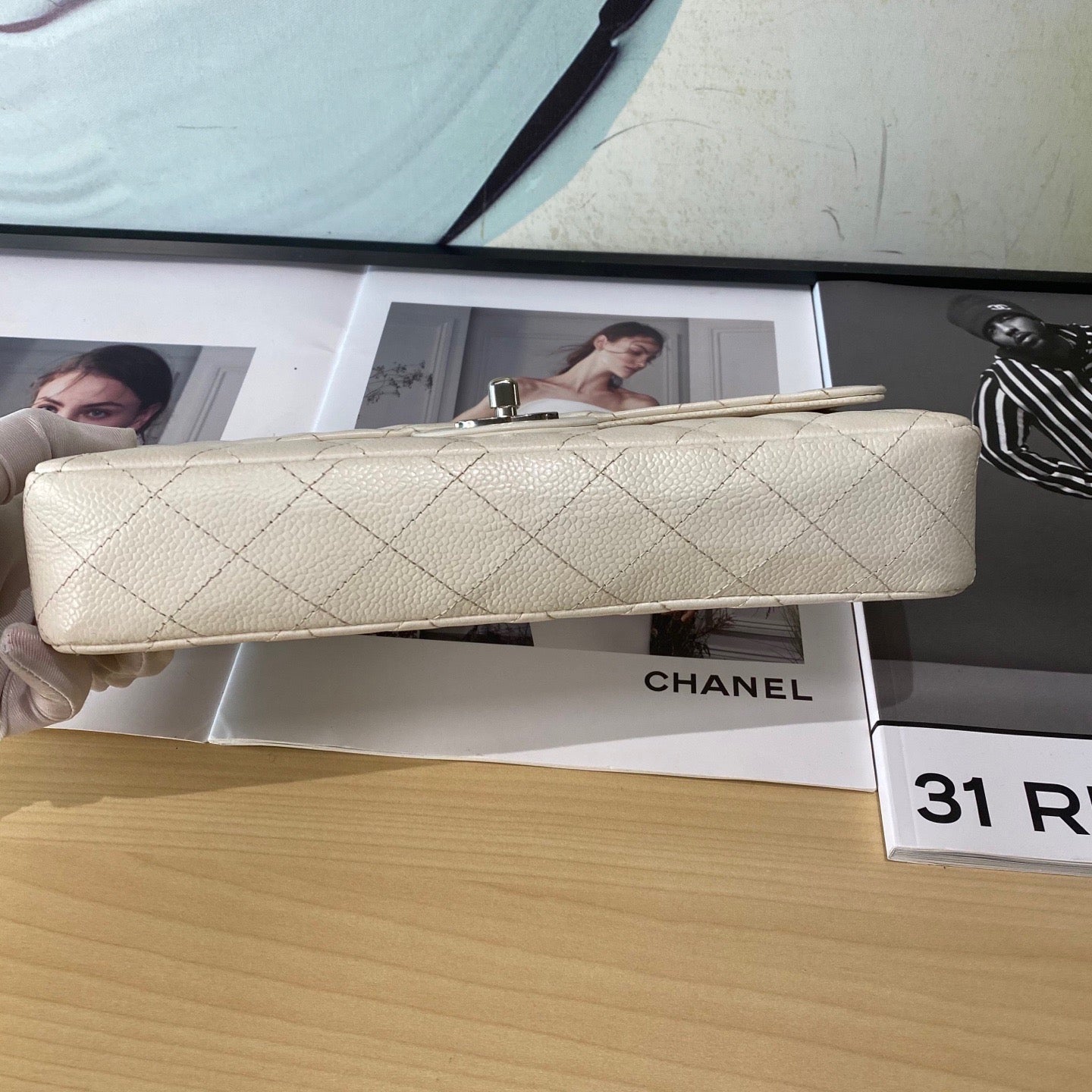 Chanel - East West Flap Bag - Leather - White - (mini)