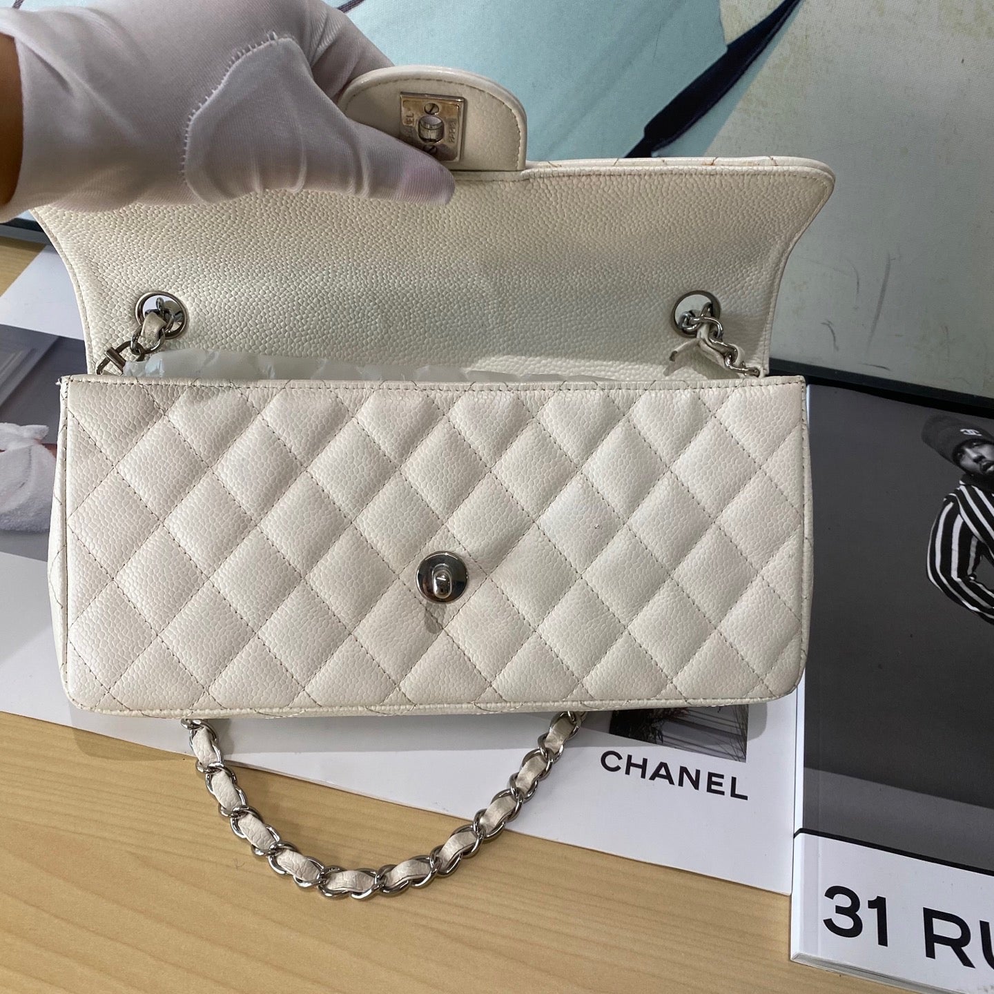 Chanel - East West Flap Bag - Leather - White - (mini)