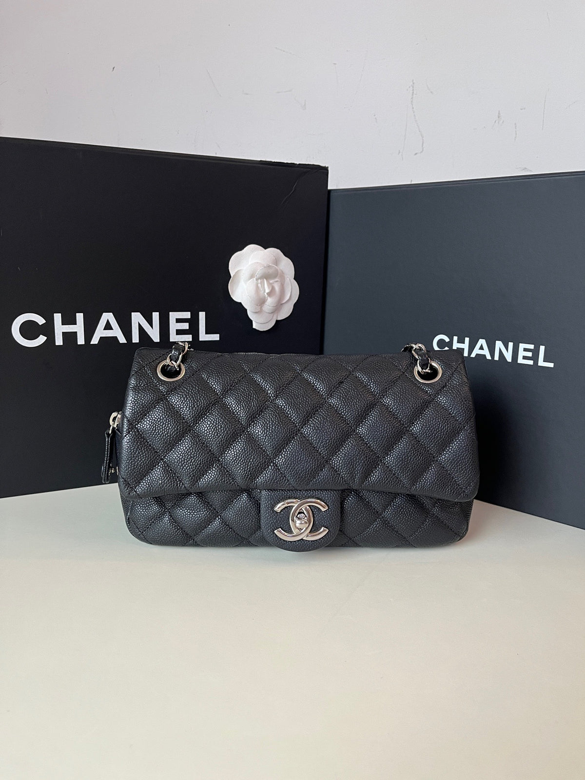 Chanel - Easy Classic Flap Small - Leather - Black - (small)
