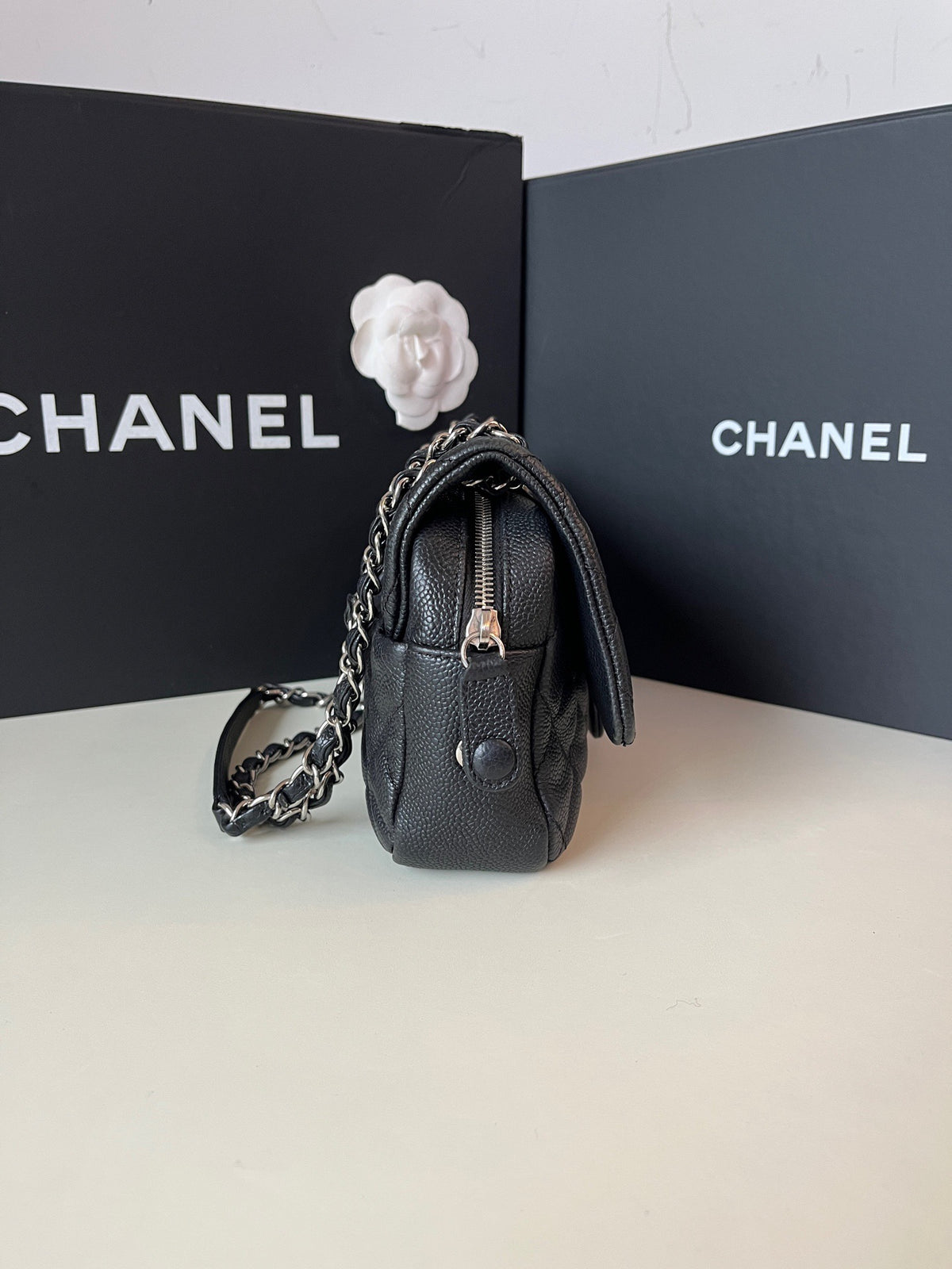 Chanel - Easy Classic Flap Small - Leather - Black - (small)