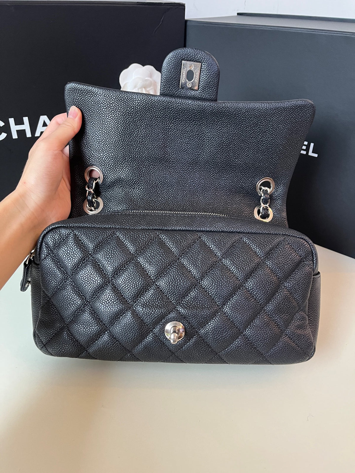Chanel - Easy Classic Flap Small - Leather - Black - (small)