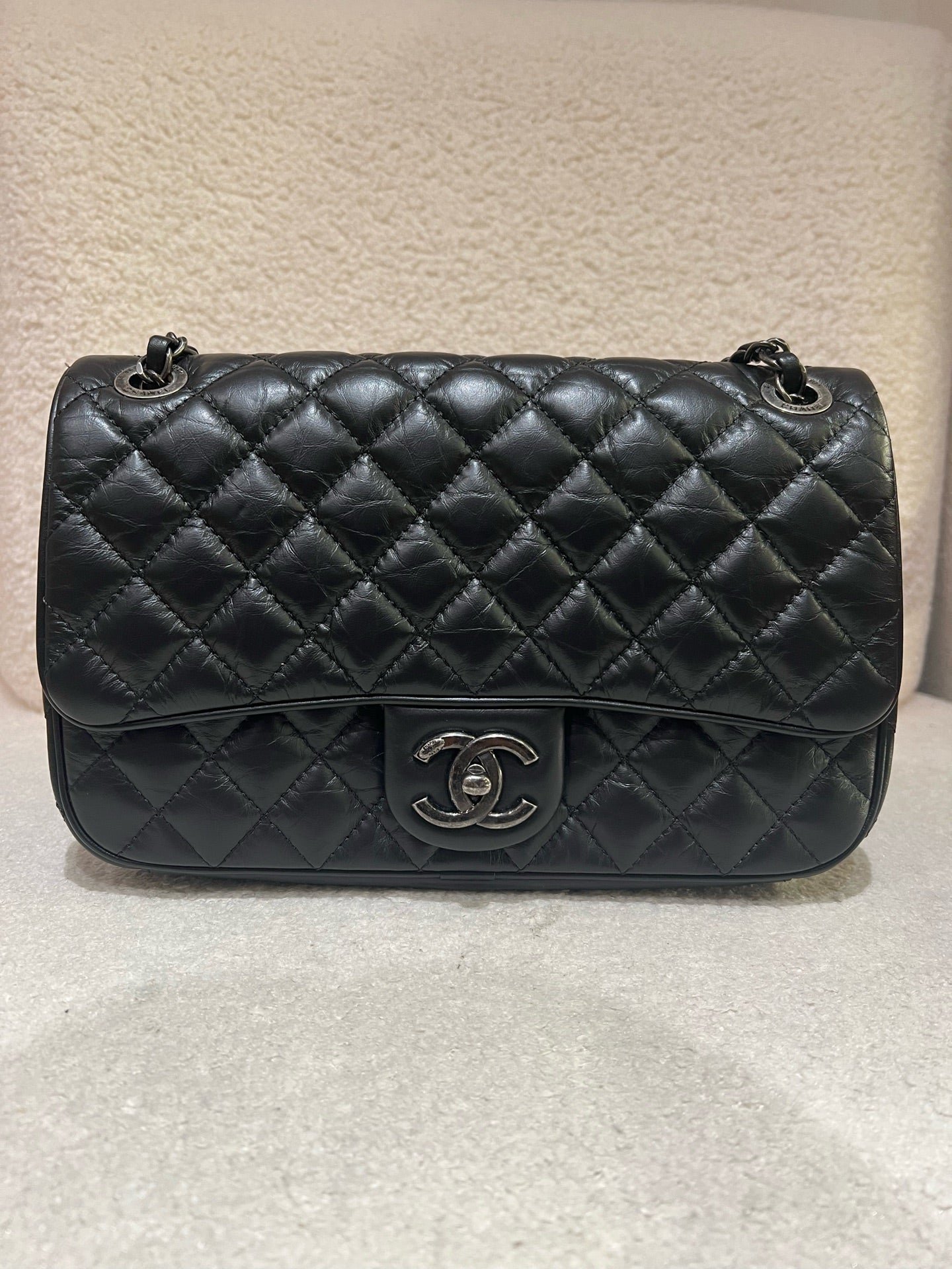 Chanel - Easy Flap (Airport Series) - Aged calfskin leather - Black with Silver-Tone Hardware - (Medium)