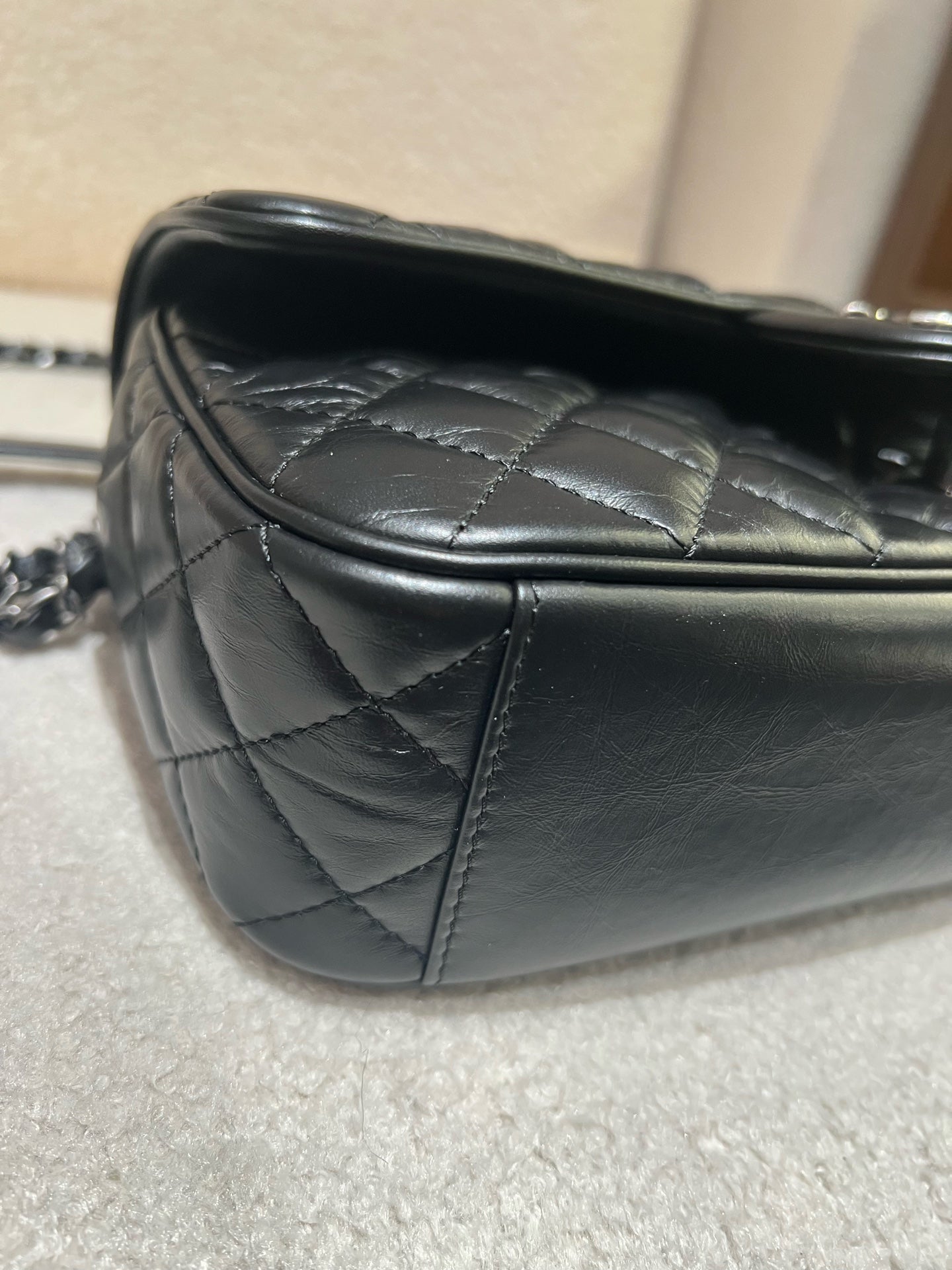 Chanel - Easy Flap (Airport Series) - Aged calfskin leather - Black with Silver-Tone Hardware - (Medium)