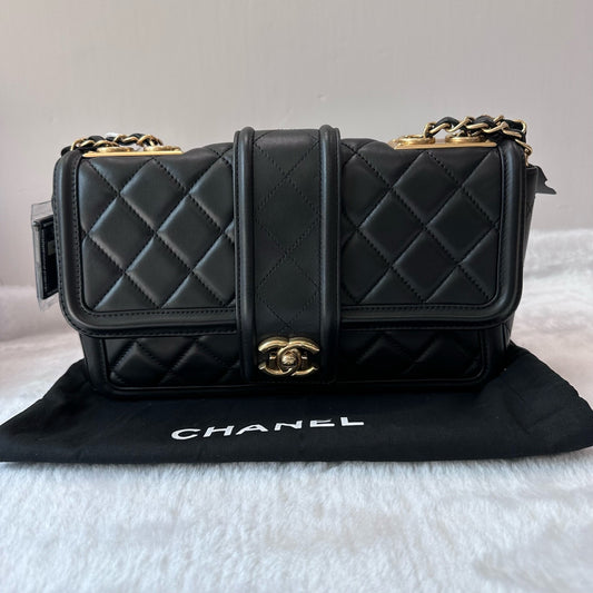 Chanel - Elegant CC Flap - Leather - Black - (medium)