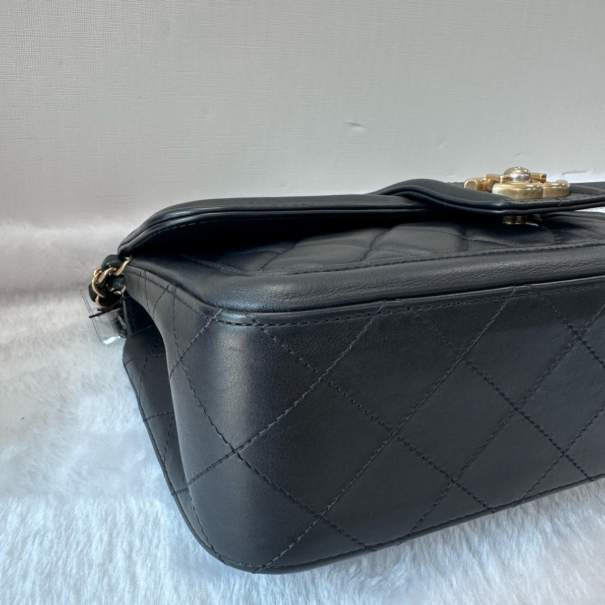 Chanel - Elegant CC Flap - Leather - Black - (medium)