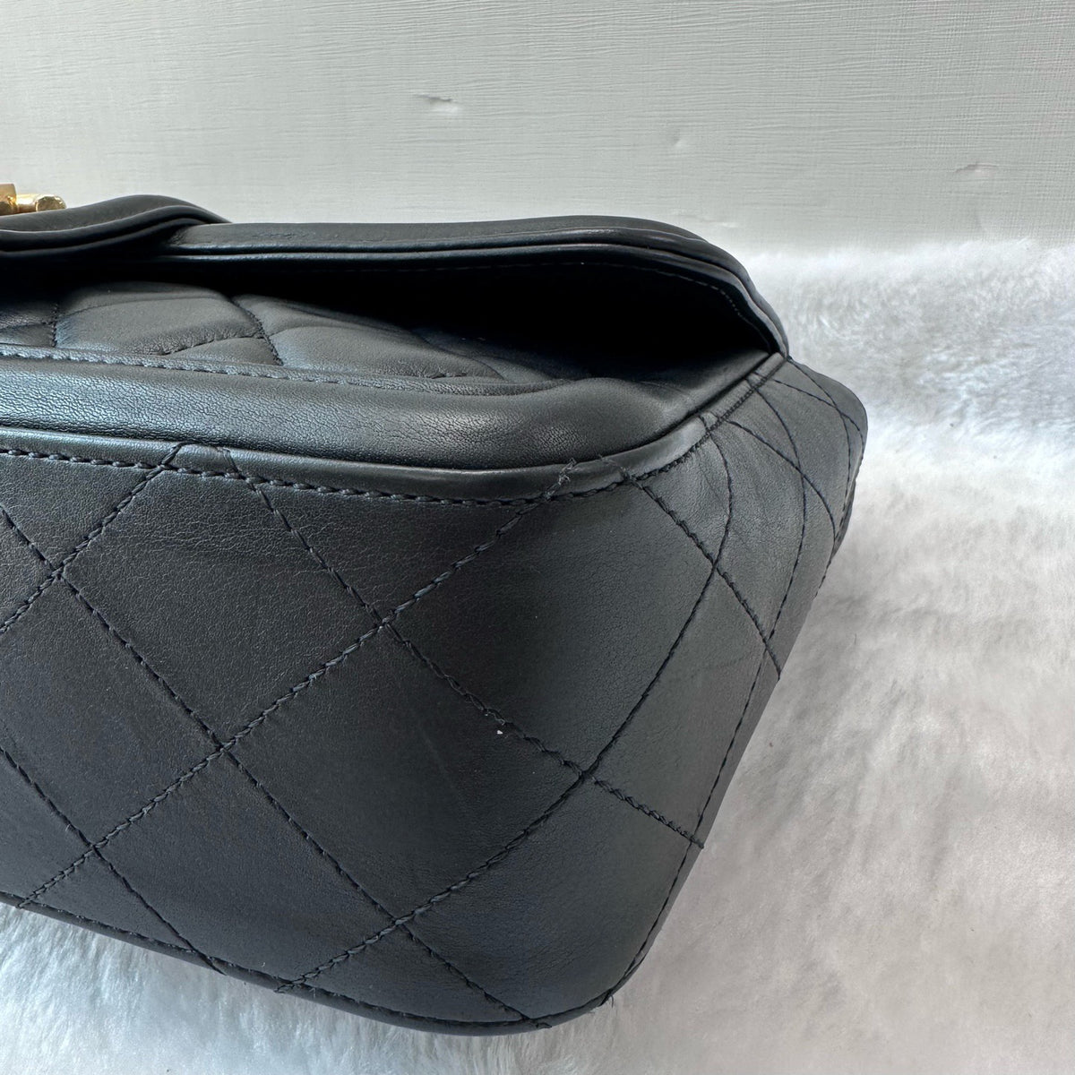 Chanel - Elegant CC Flap - Leather - Black - (medium)