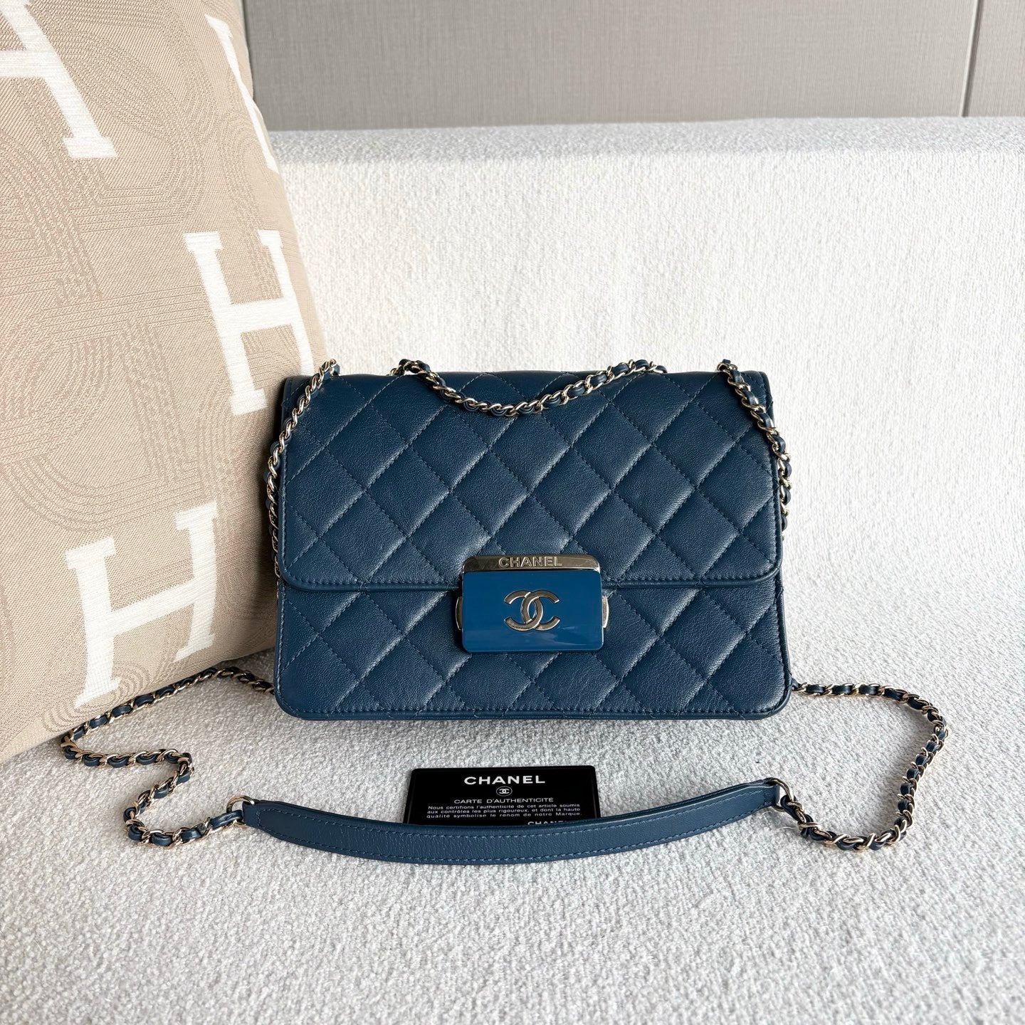Chanel - Enamel Buckle Accordion Bag - Leather - Blue - (medium)