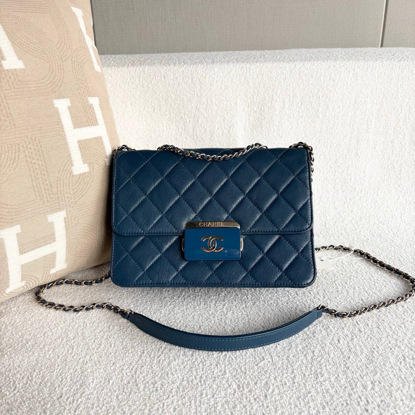 Chanel - Enamel Buckle Accordion Bag - Leather - Blue - (medium)