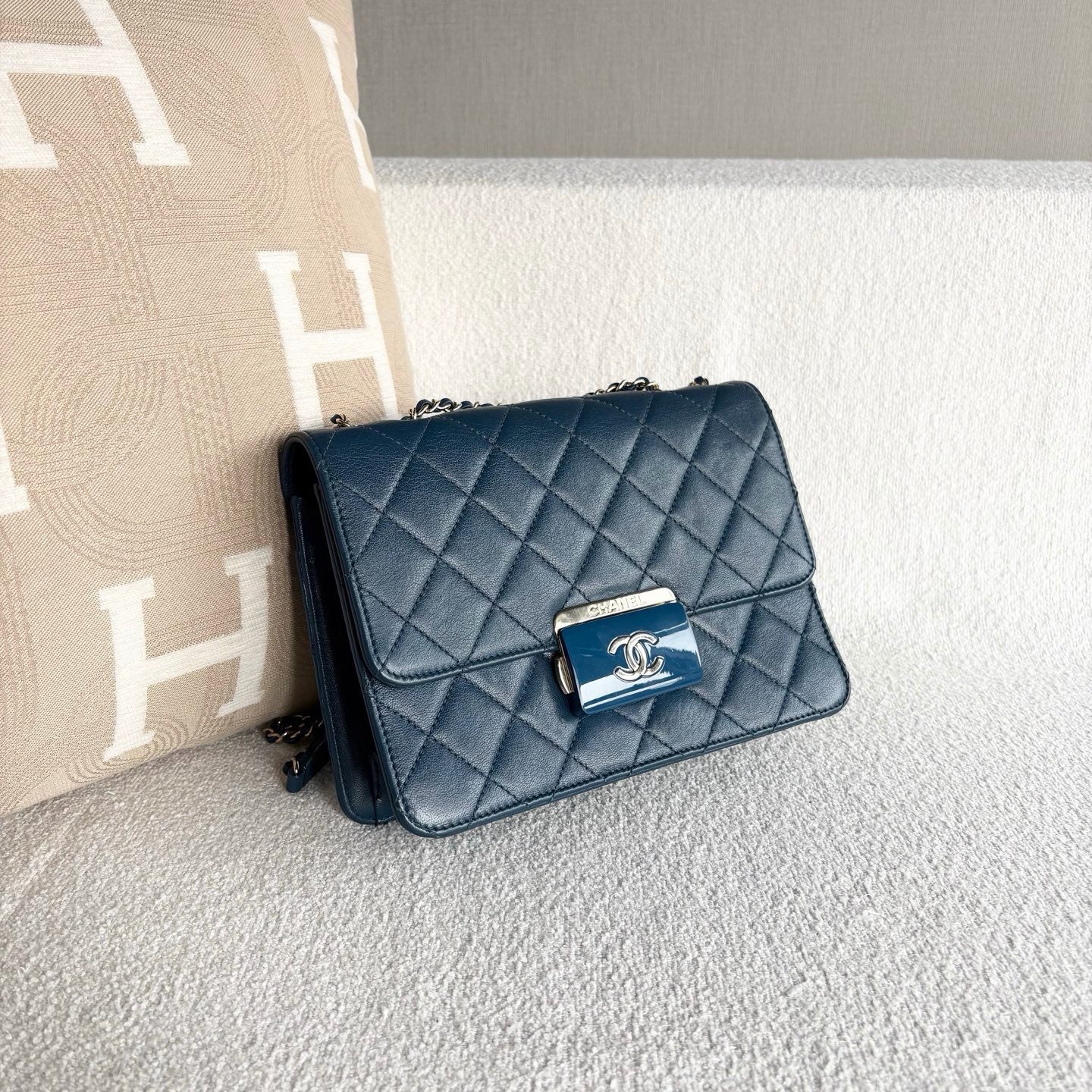 Chanel - Enamel Buckle Accordion Bag - Leather - Blue - (medium)