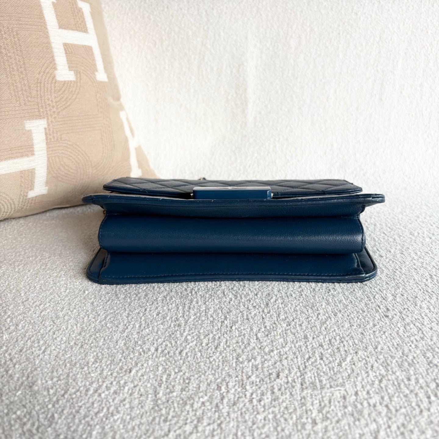 Chanel - Enamel Buckle Accordion Bag - Leather - Blue - (medium)