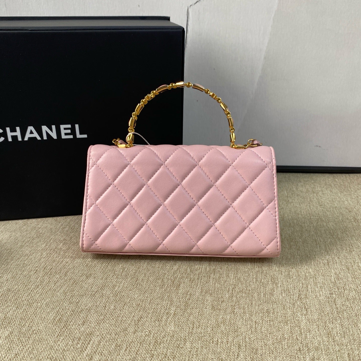 Chanel - Enamel Handle Flap Bag - Lambskin leather - Pink with Gold-Tone Hardware - (mini)