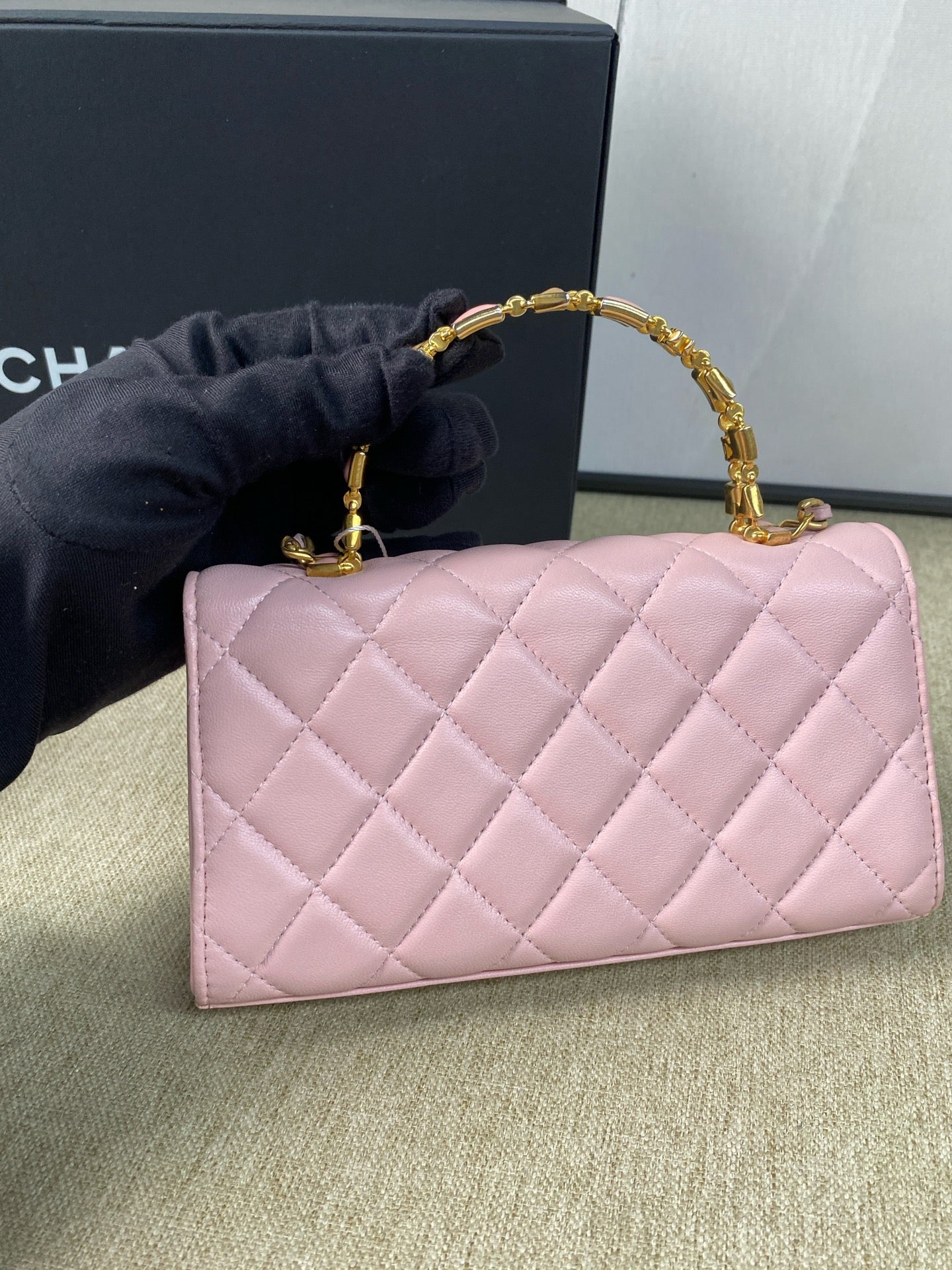 Chanel - Enamel Handle Flap Bag - Lambskin leather - Pink with Gold-Tone Hardware - (mini)