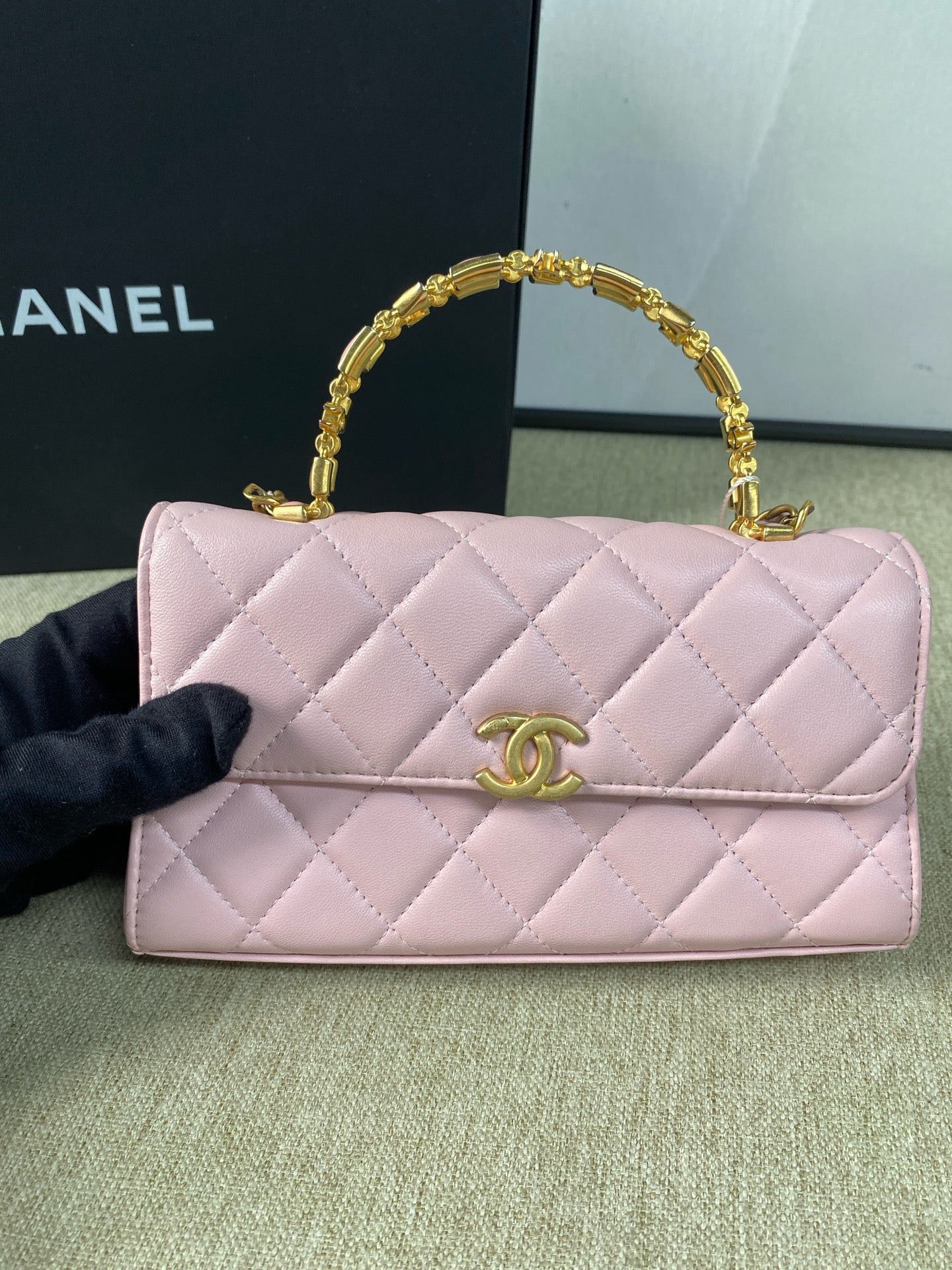 Chanel - Enamel Handle Flap Bag - Lambskin leather - Pink with Gold-Tone Hardware - (mini)
