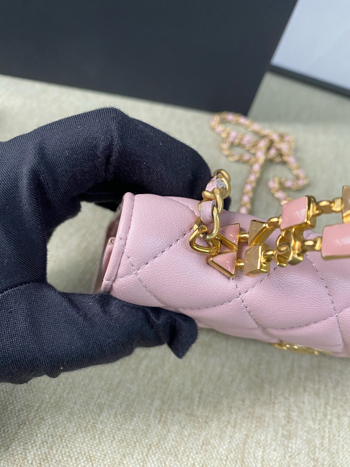 Chanel - Enamel Handle Flap Bag - Lambskin leather - Pink with Gold-Tone Hardware - (mini)