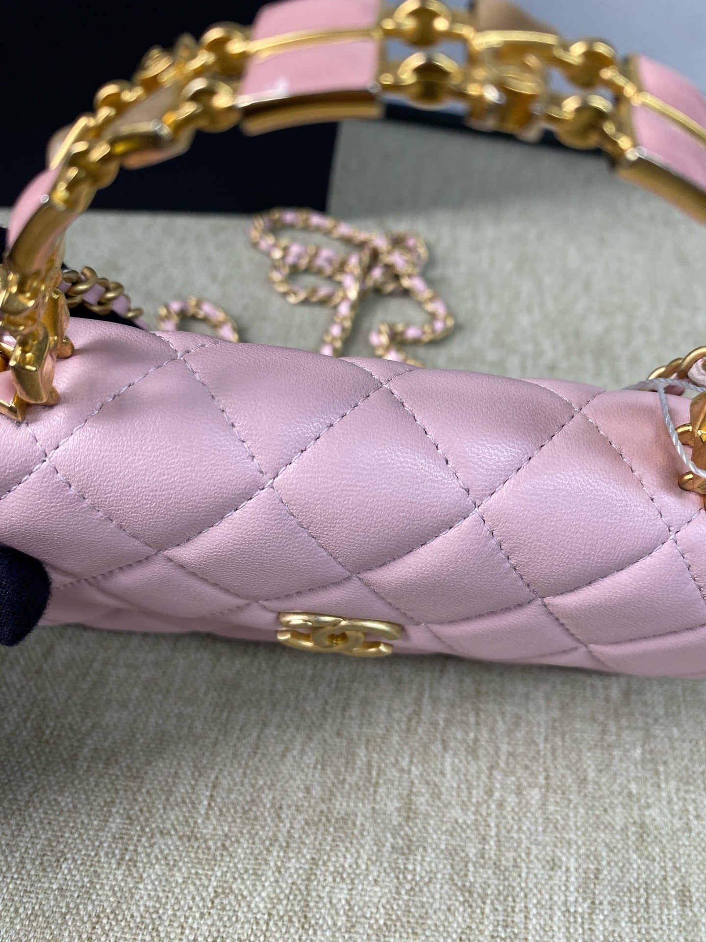 Chanel - Enamel Handle Flap Bag - Lambskin leather - Pink with Gold-Tone Hardware - (mini)
