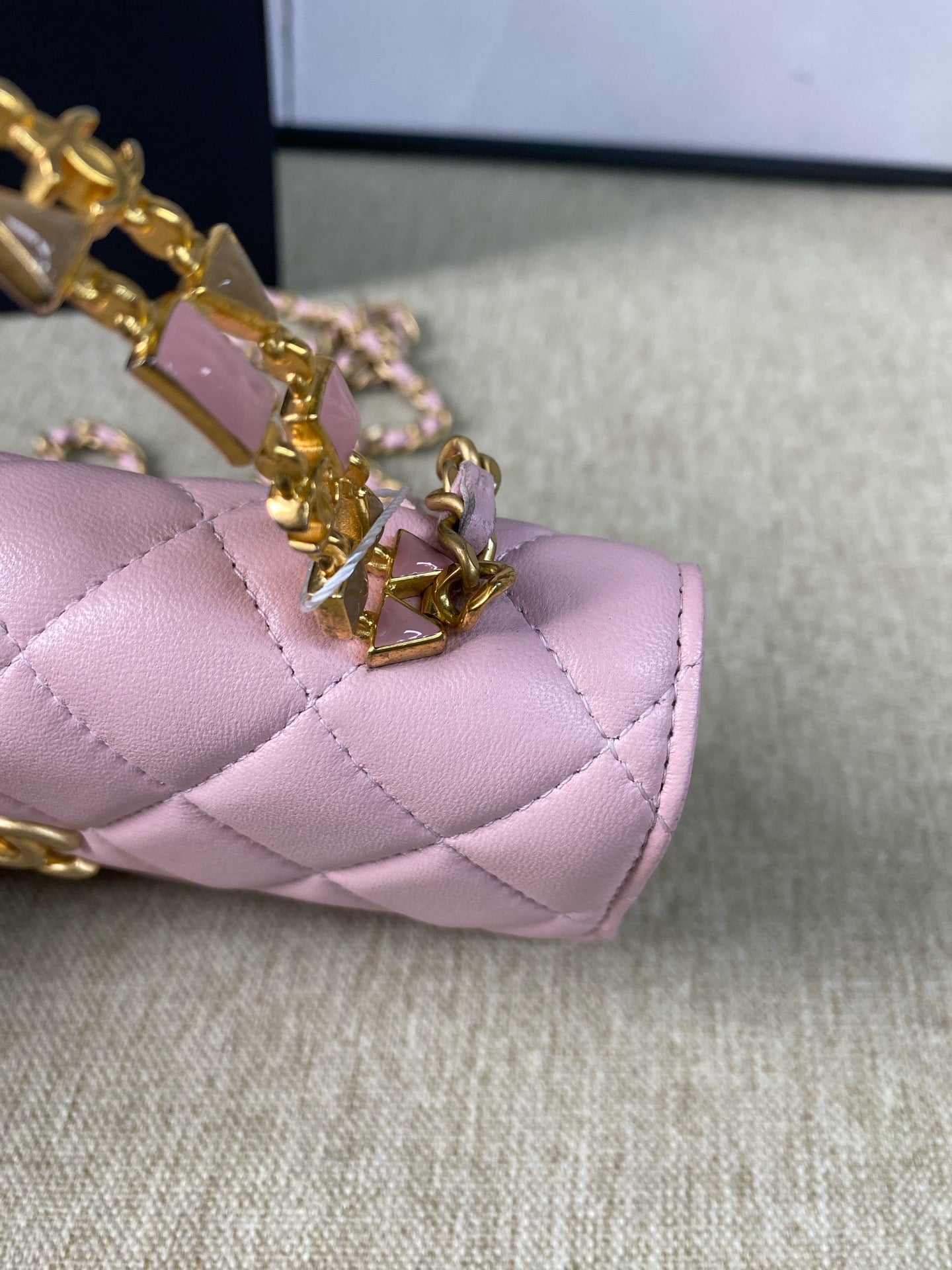 Chanel - Enamel Handle Flap Bag - Lambskin leather - Pink with Gold-Tone Hardware - (mini)
