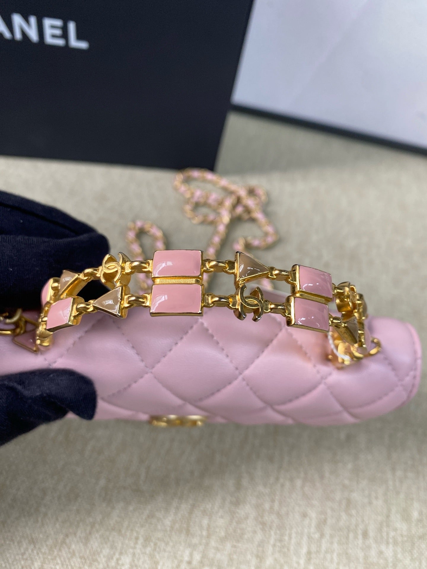 Chanel - Enamel Handle Flap Bag - Lambskin leather - Pink with Gold-Tone Hardware - (mini)