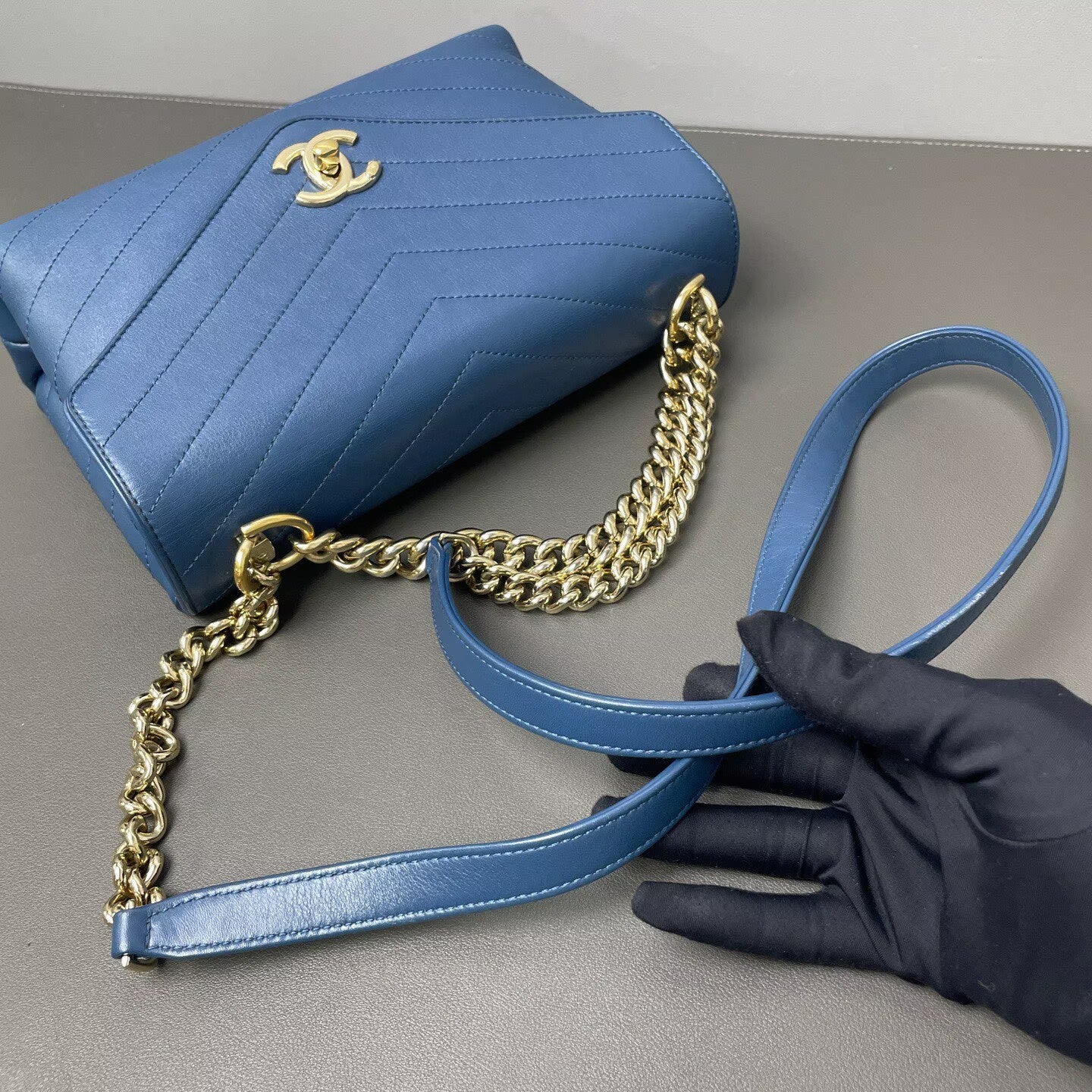 Chanel - Envelope Flap Bag - Grained calfskin leather - Blue with Light Gold-Tone Hardware - (small)