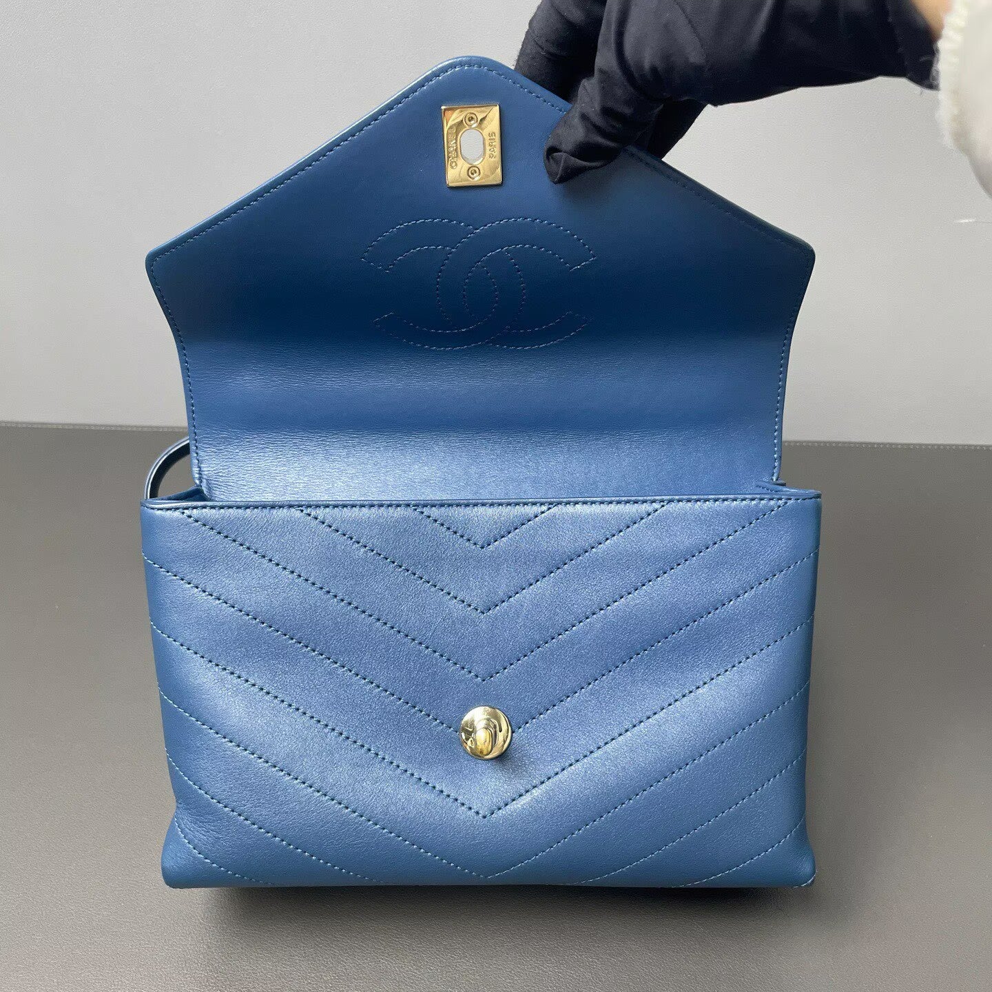 Chanel - Envelope Flap Bag - Grained calfskin leather - Blue with Light Gold-Tone Hardware - (small)