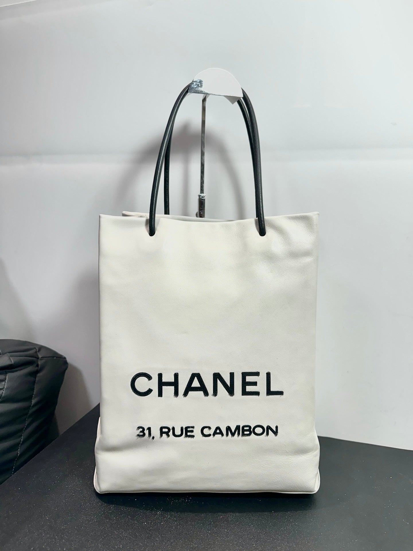 Chanel - Essential - Leather - White - (medium)
