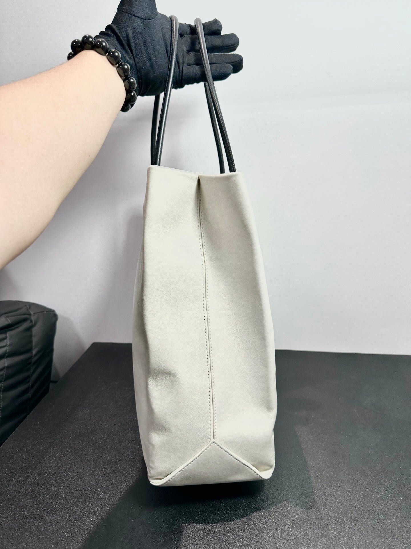 Chanel - Essential - Leather - White - (medium)