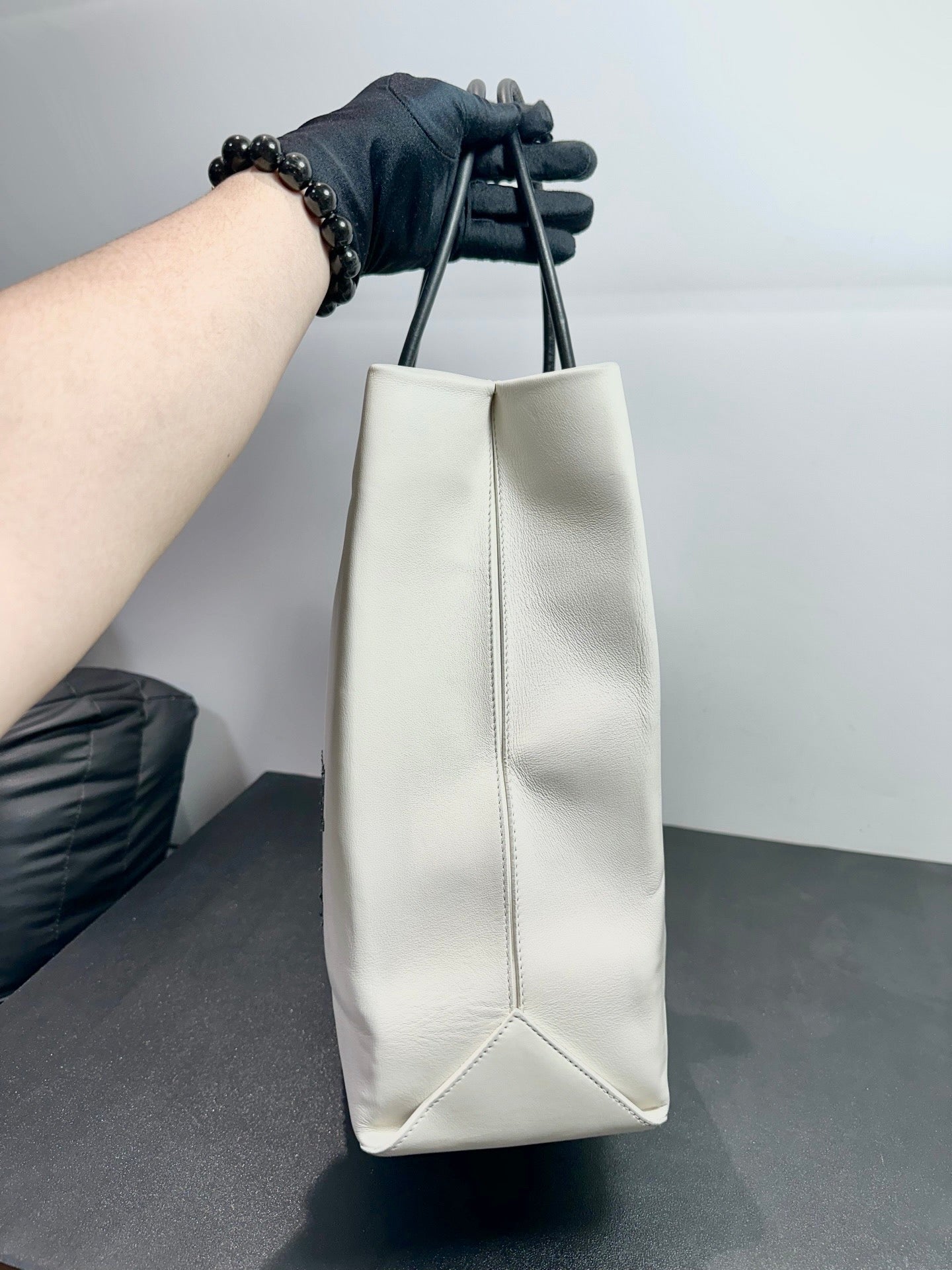 Chanel - Essential - Leather - White - (medium)