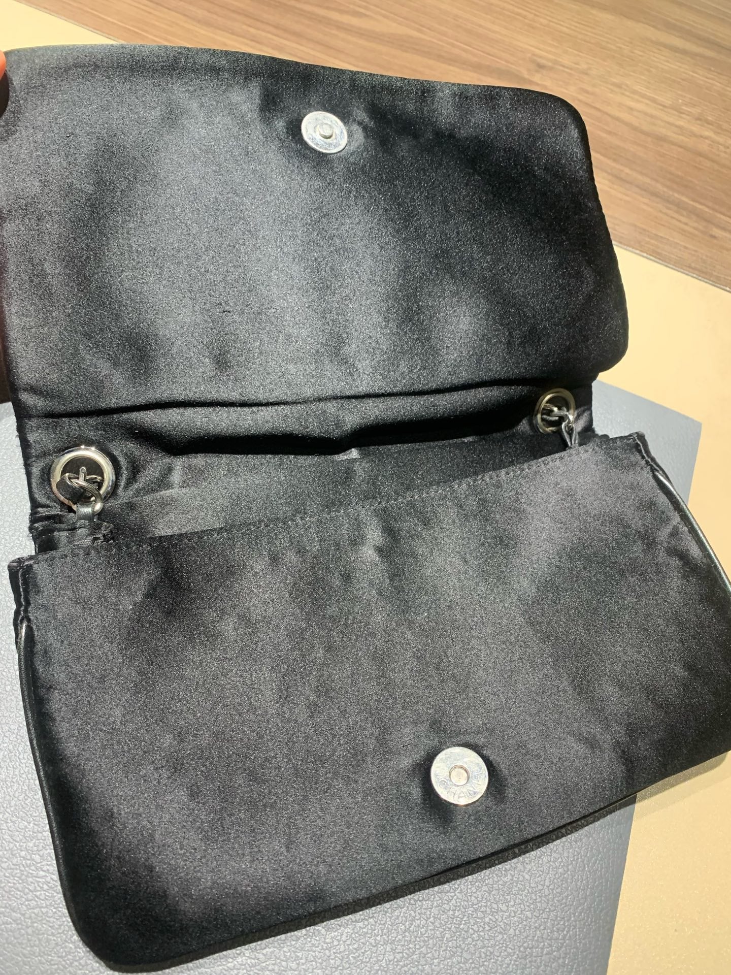 Chanel - Faux Pearl CC Satin Flap Bag - Silk - Black - (small)