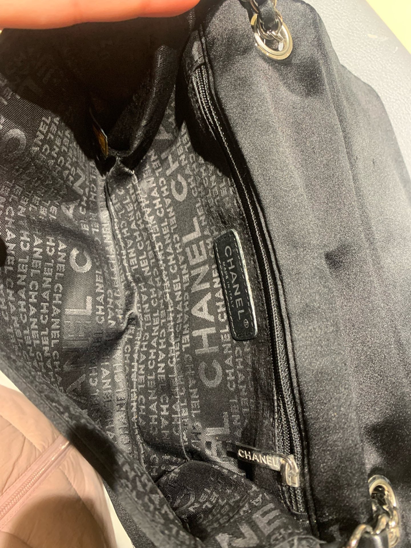 Chanel - Faux Pearl CC Satin Flap Bag - Silk - Black - (small)