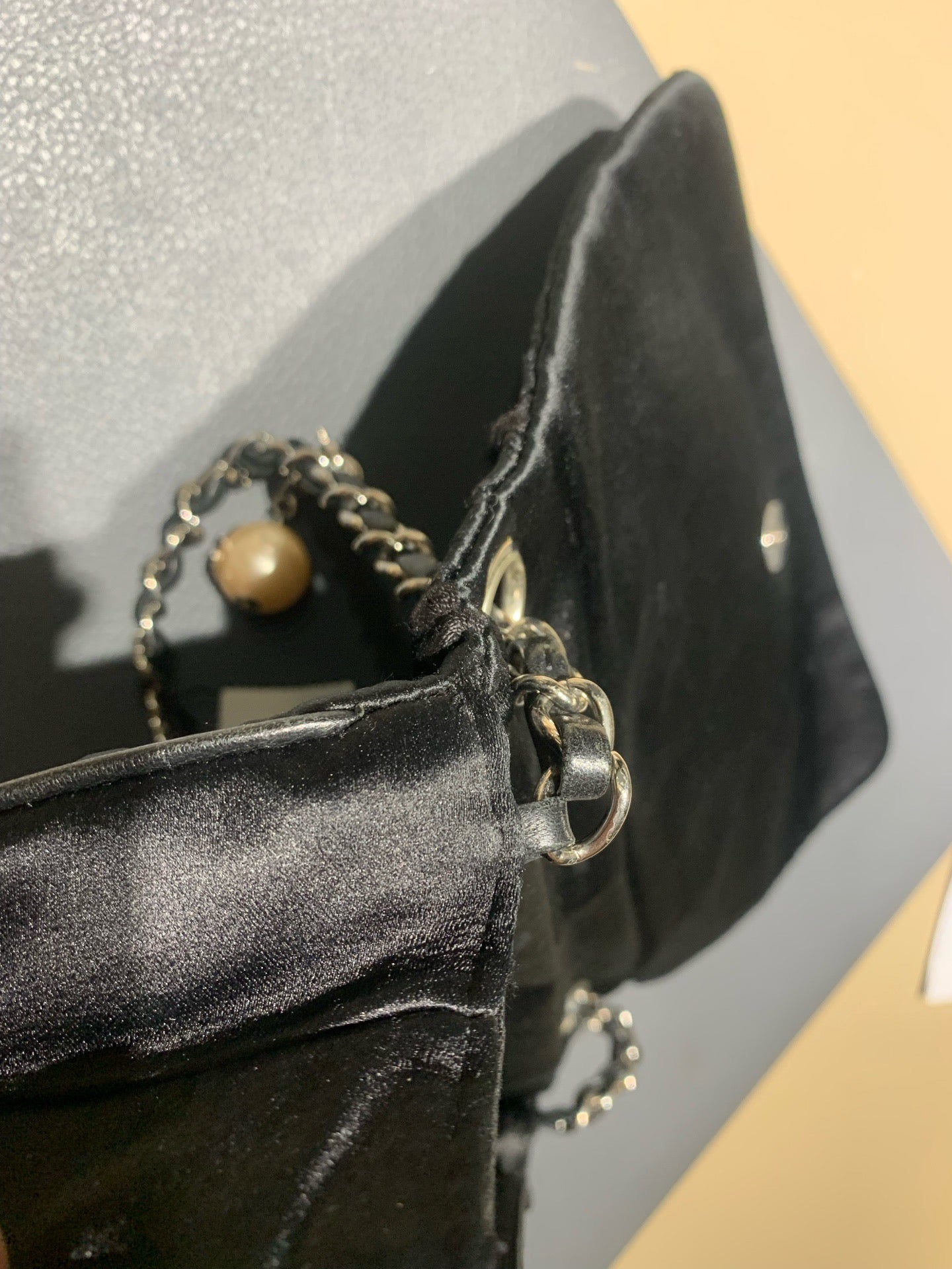 Chanel - Faux Pearl CC Satin Flap Bag - Silk - Black - (small)