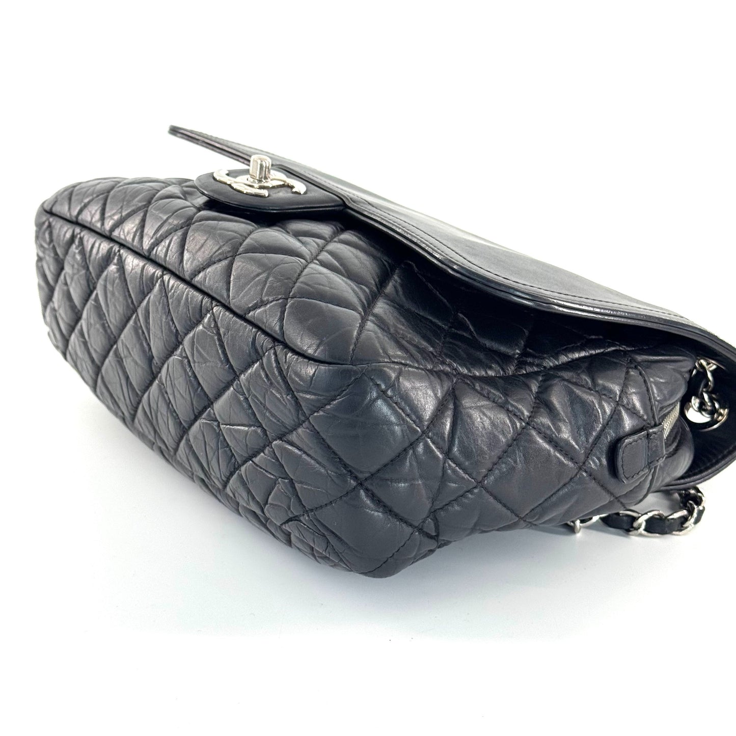 Chanel - Flap Bag - Cowhide leather - Black with Silver-Tone Hardware - (Medium)