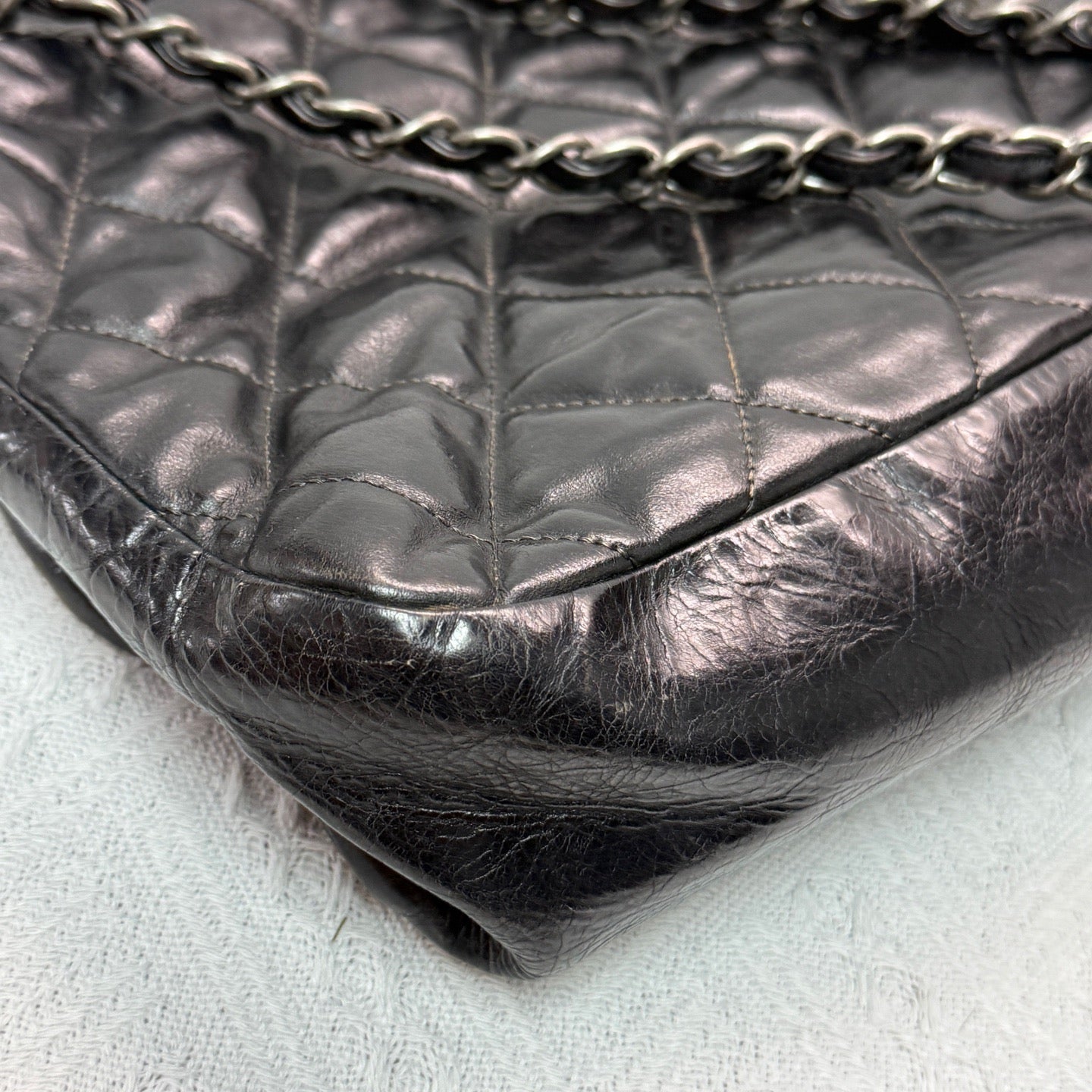 Chanel - Flap Bag - Distressed lambskin leather - Black with Ruthenium-Tone Hardware - (medium)