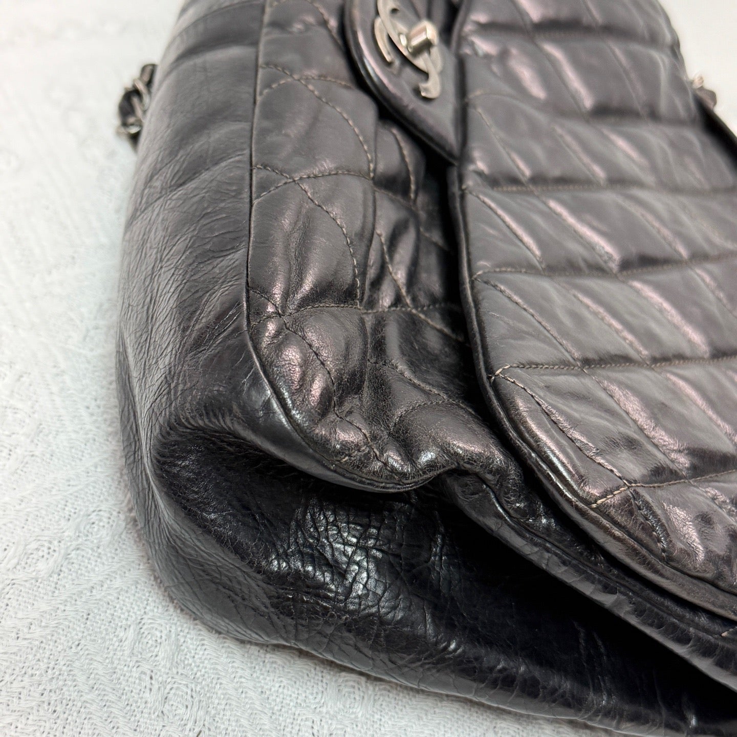 Chanel - Flap Bag - Distressed lambskin leather - Black with Ruthenium-Tone Hardware - (medium)