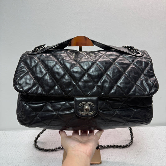 Chanel - Flap Bag - Distressed lambskin leather - Black with Ruthenium-Tone Hardware - (medium)