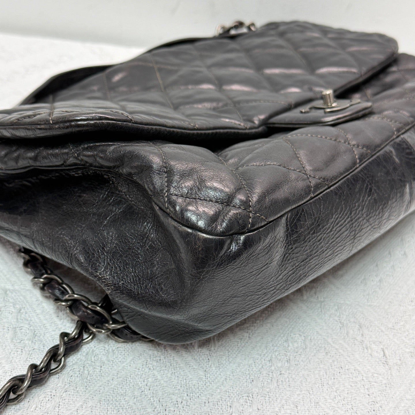 Chanel - Flap Bag - Distressed lambskin leather - Black with Ruthenium-Tone Hardware - (medium)