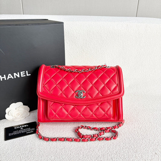 Chanel - Flap bag - Lambskin leather - Red with Silver-Tone Hardware - (Small)