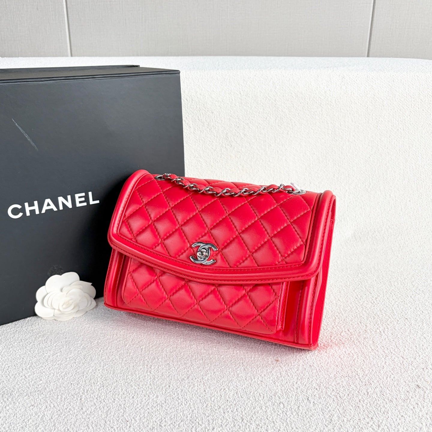 Chanel - Flap bag - Lambskin leather - Red with Silver-Tone Hardware - (Small)
