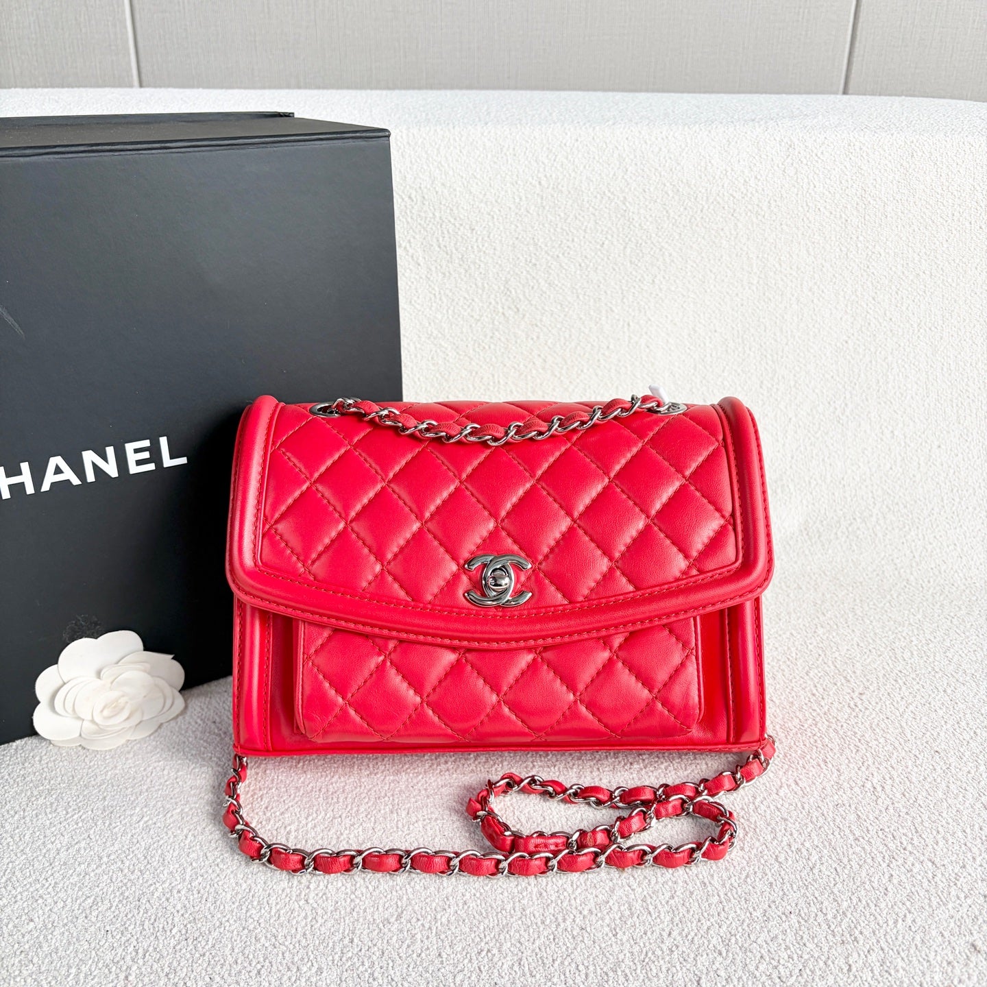 Chanel - Flap bag - Lambskin leather - Red with Silver-Tone Hardware - (Small)