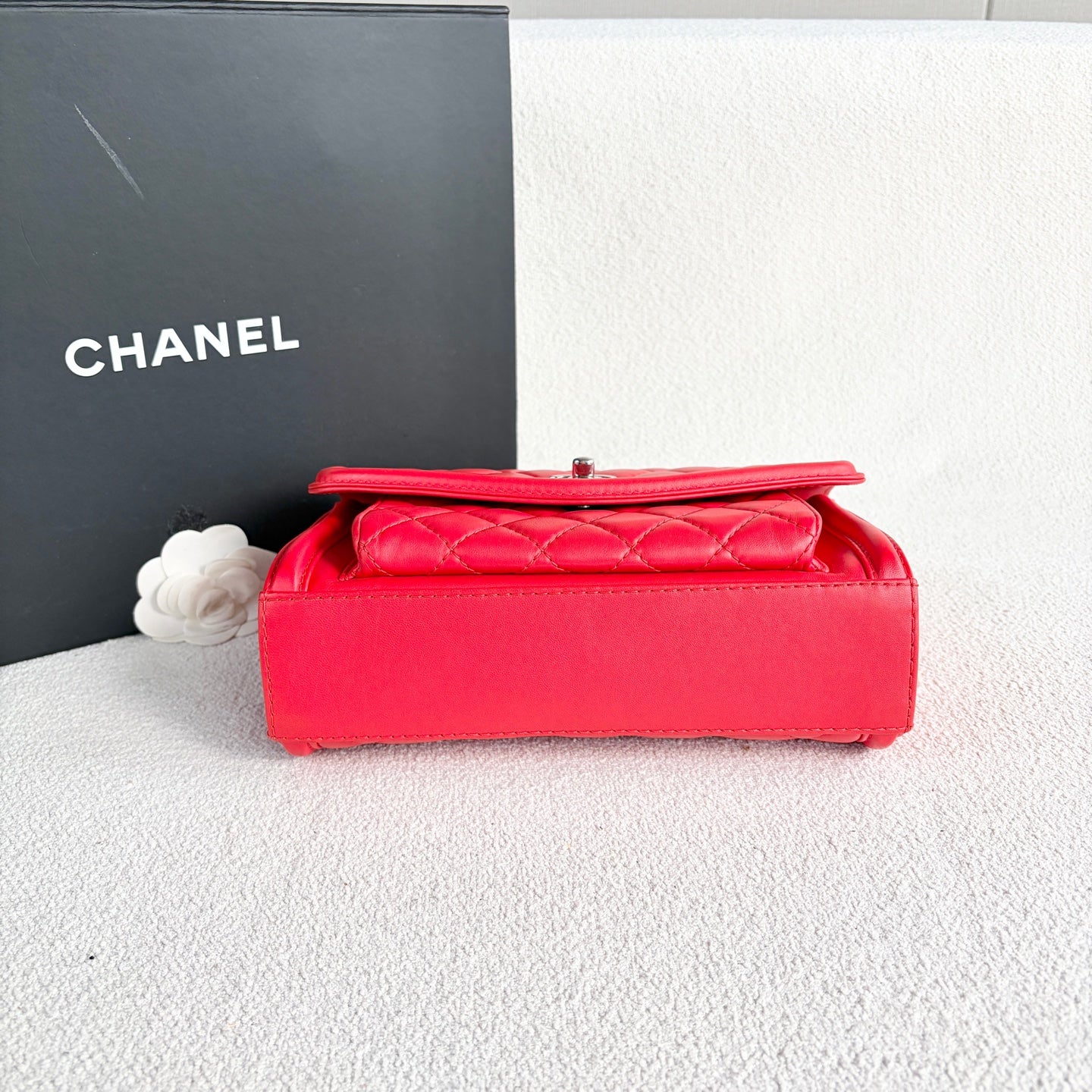 Chanel - Flap bag - Lambskin leather - Red with Silver-Tone Hardware - (Small)