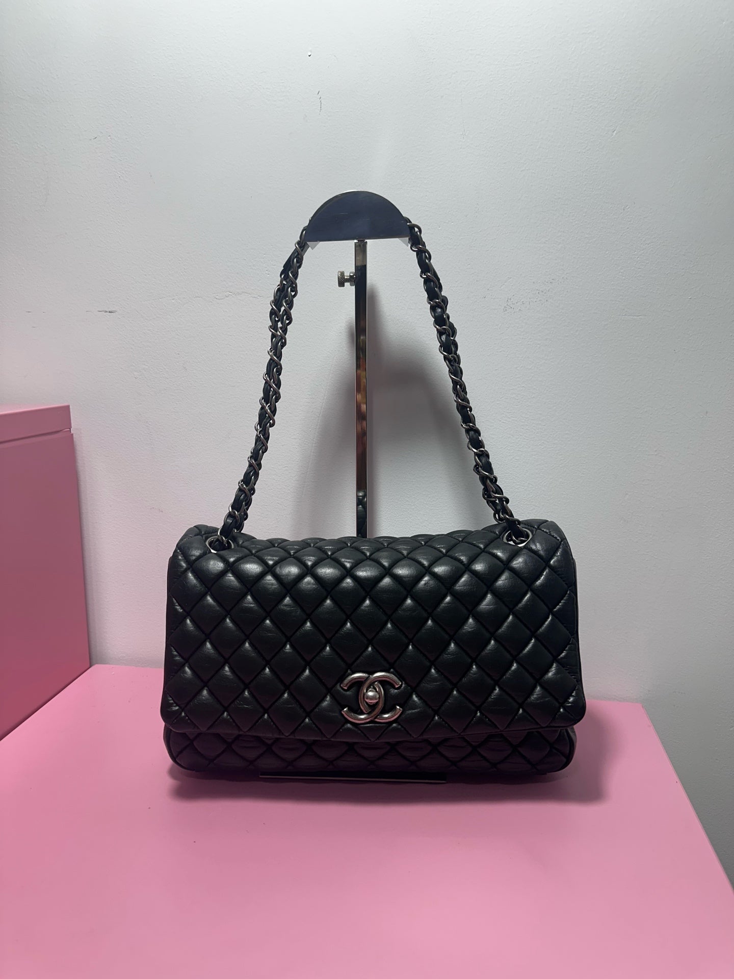 Chanel - Flap Bag - Leather - Black - (medium)