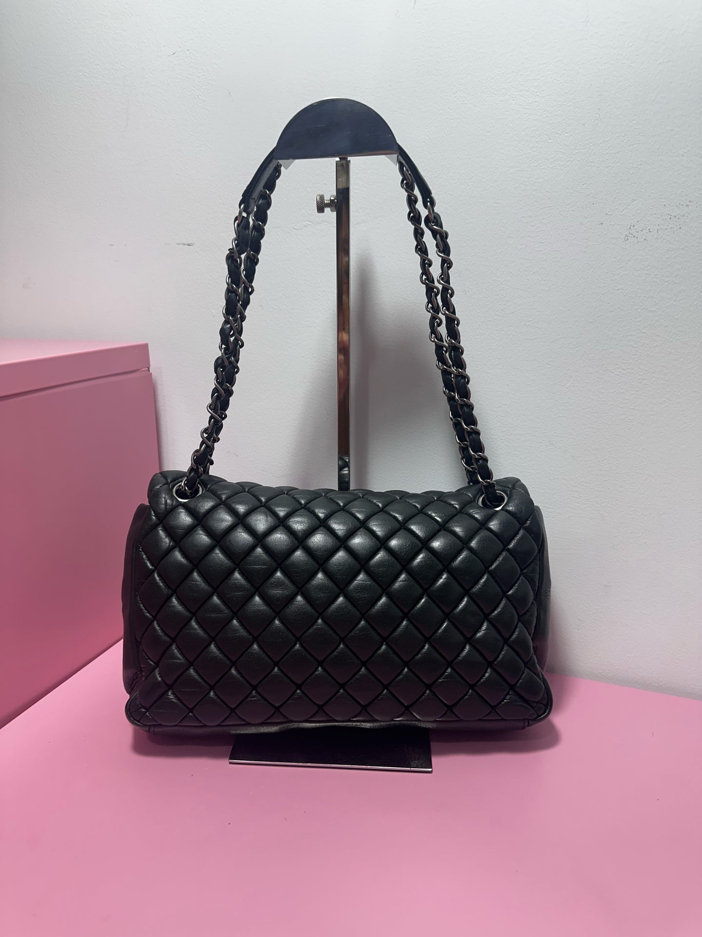Chanel - Flap Bag - Leather - Black - (medium)