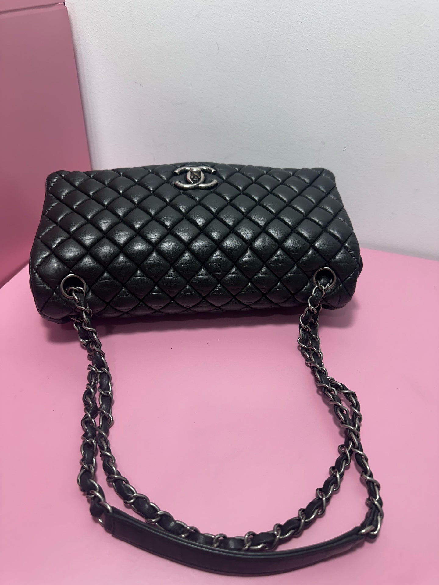 Chanel - Flap Bag - Leather - Black - (medium)