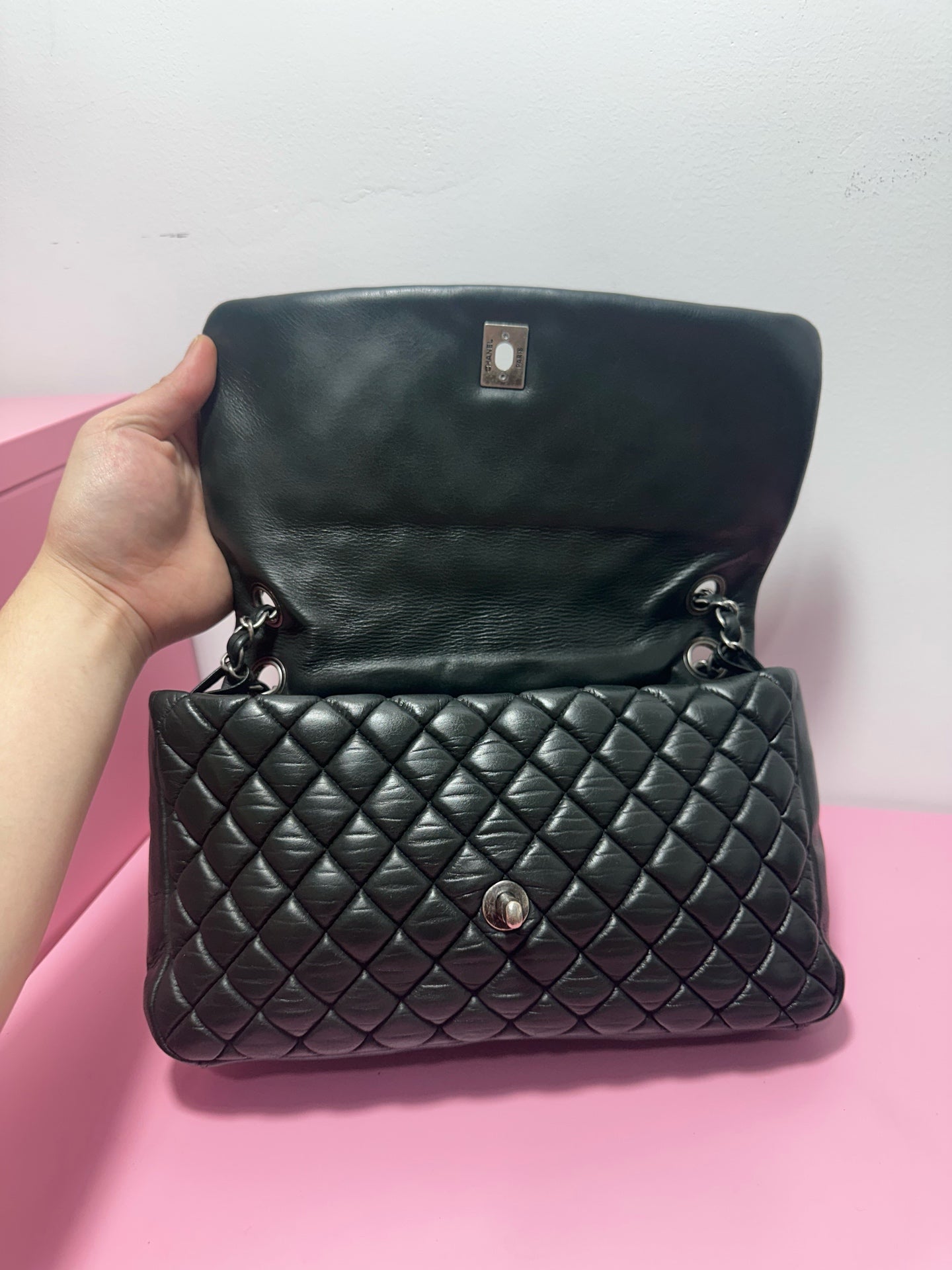 Chanel - Flap Bag - Leather - Black - (medium)