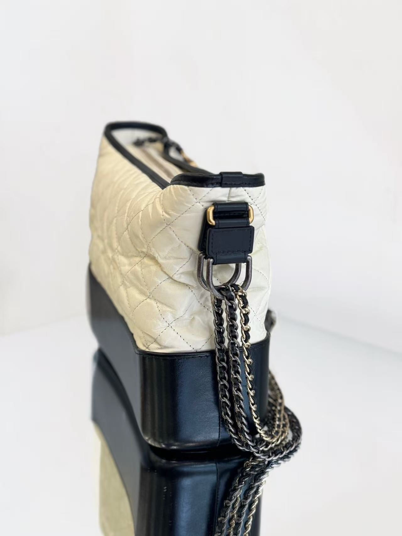 Chanel - Gabrielle Hobo Bag - Aged calfskin and smooth calfskin leather - Black and White - (Medium)