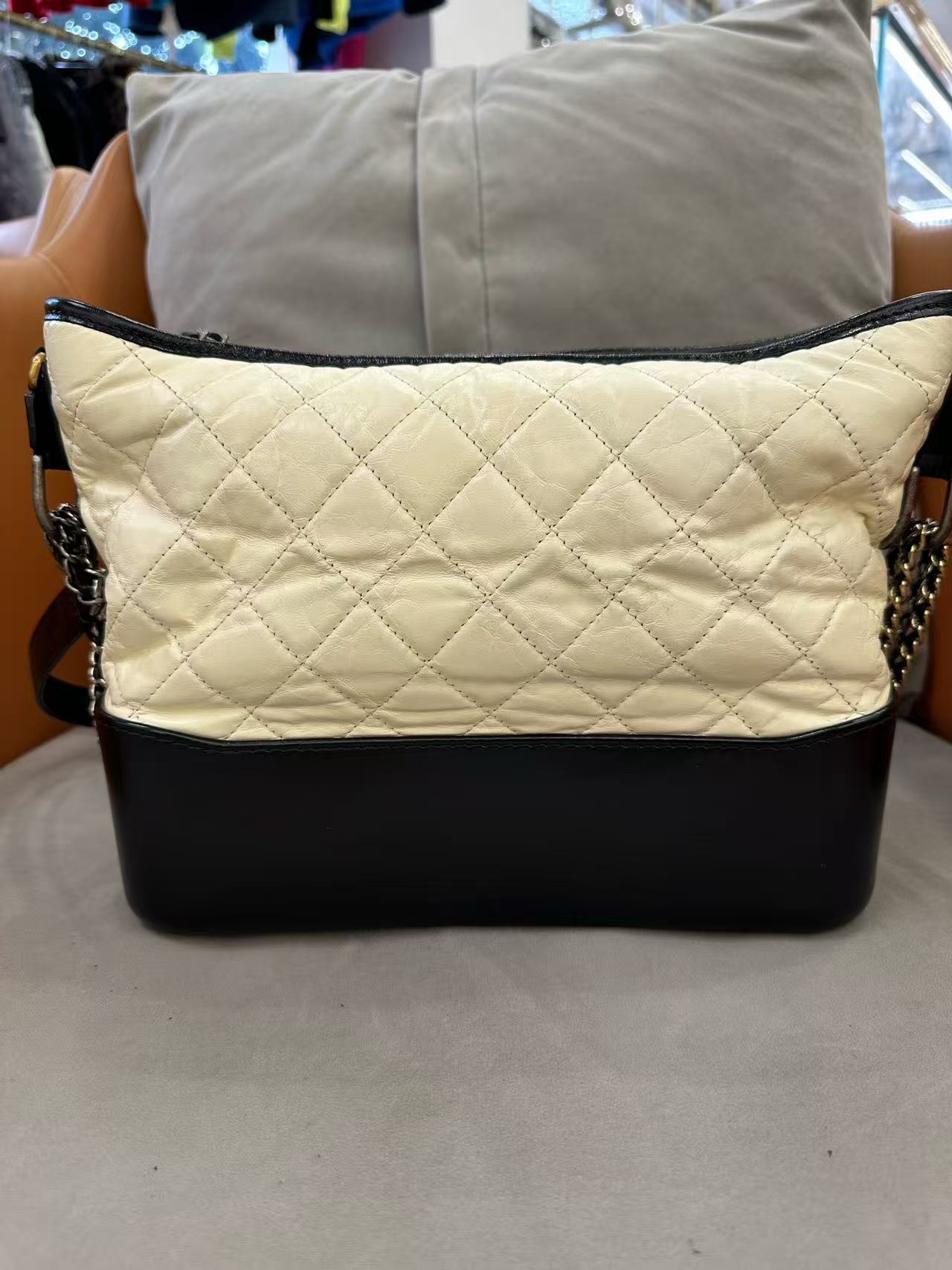 Chanel - Gabrielle Hobo Bag - Aged calfskin and smooth calfskin leather - Black and White - (Medium)