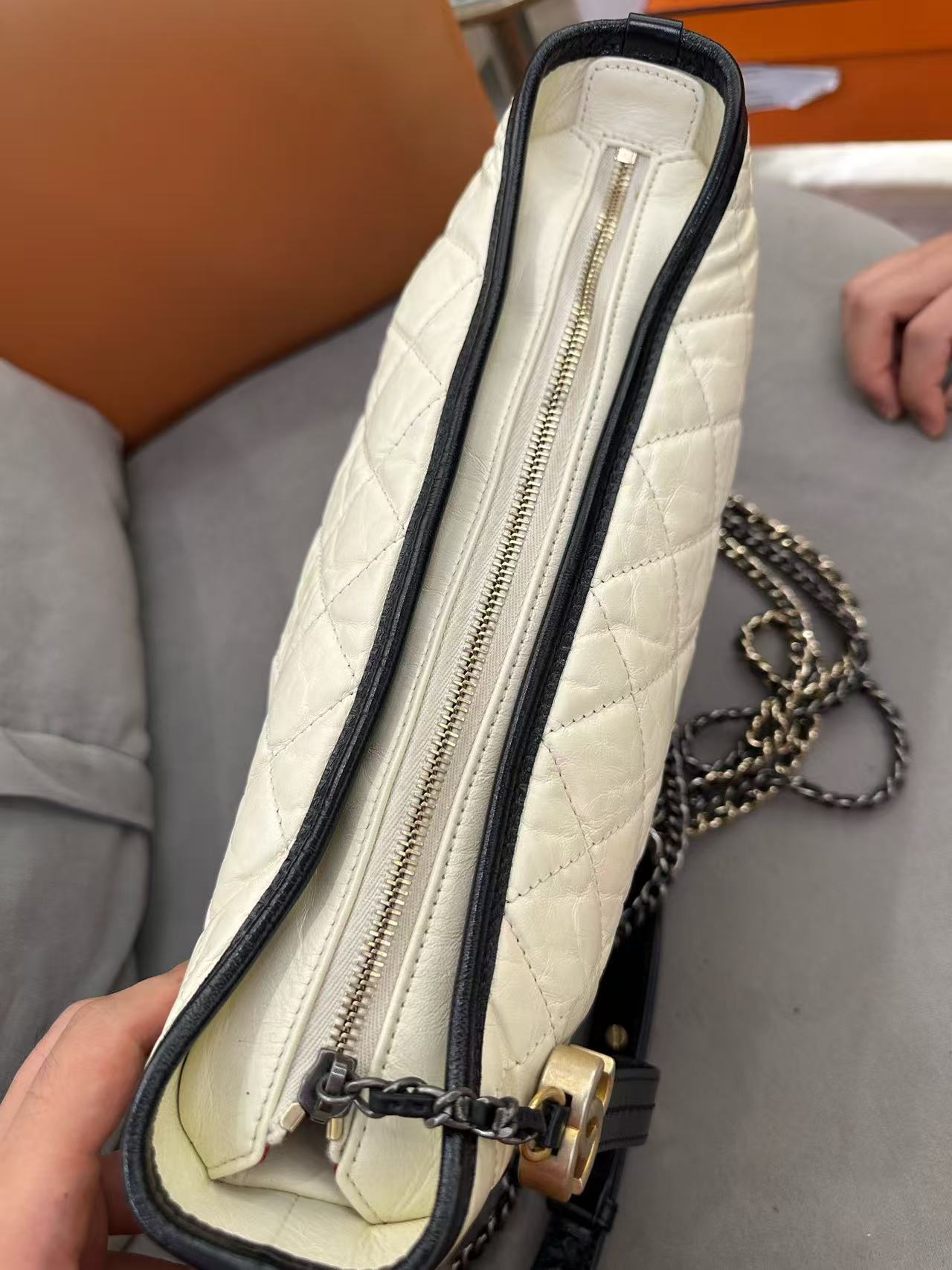 Chanel - Gabrielle Hobo Bag - Aged calfskin and smooth calfskin leather - Black and White - (Medium)