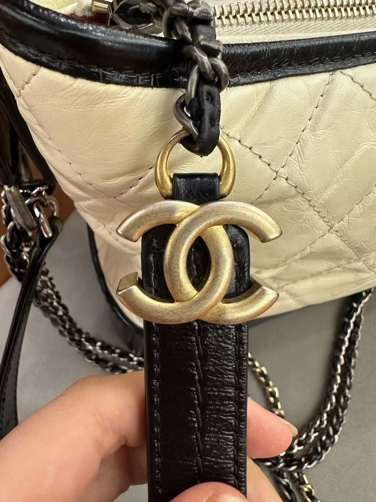 Chanel - Gabrielle Hobo Bag - Aged calfskin and smooth calfskin leather - Black and White - (Medium)
