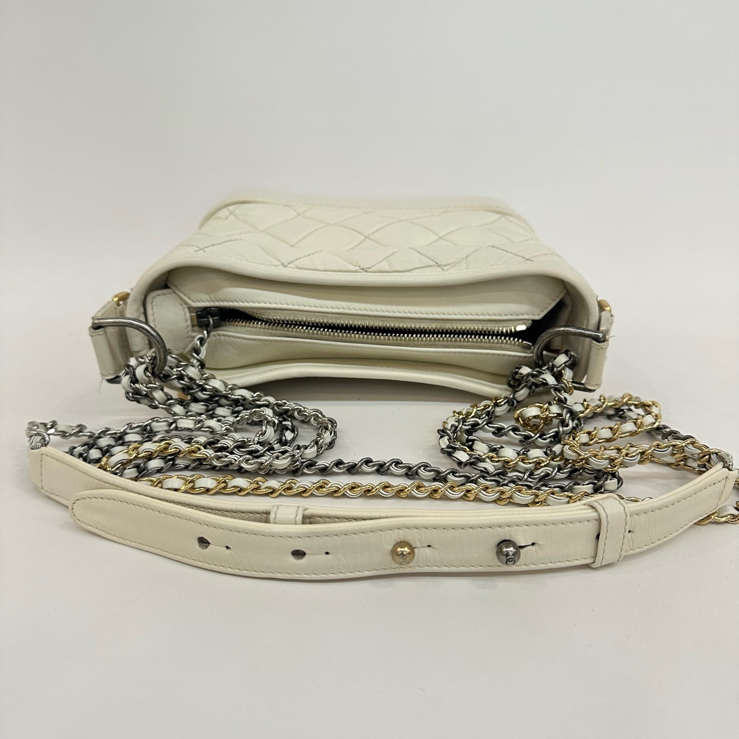 Chanel - Gabrielle Hobo Bag - Aged calfskin leather - White - (Small)