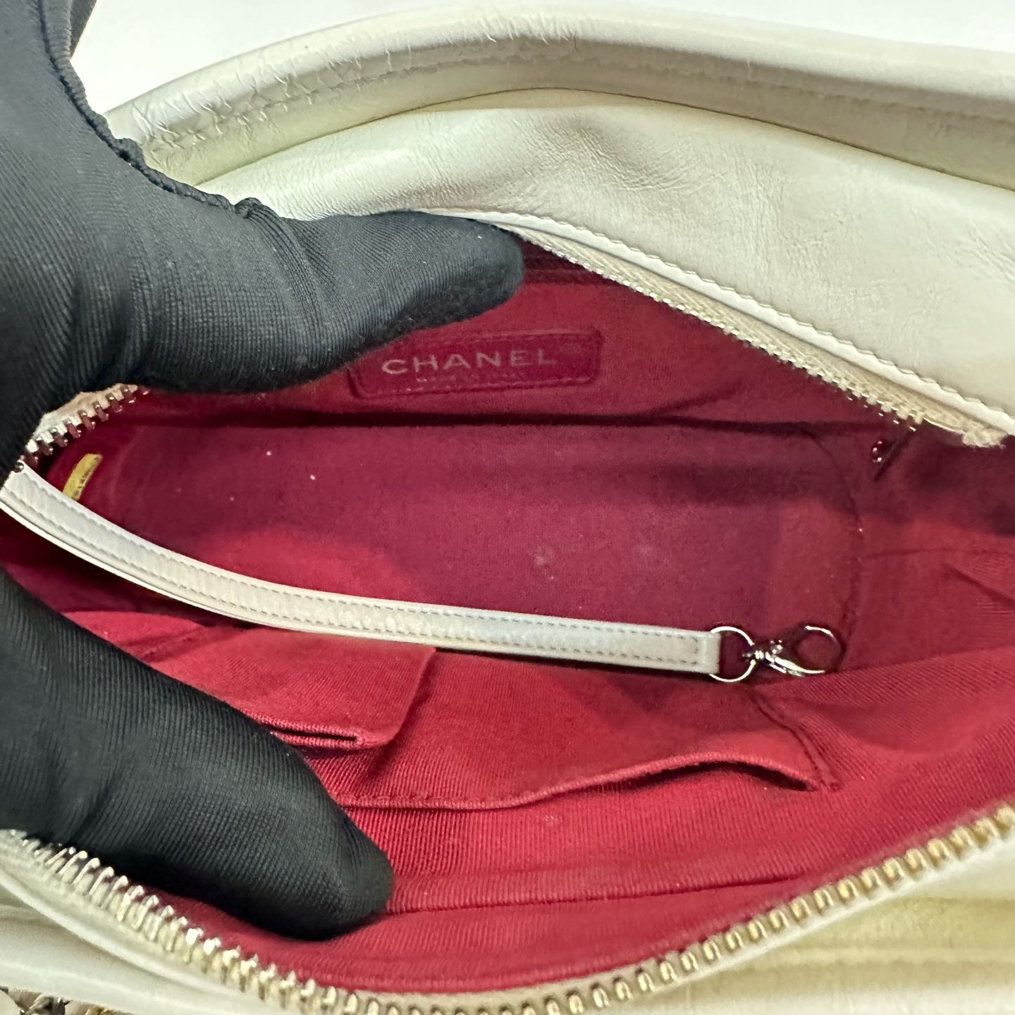 Chanel - Gabrielle Hobo Bag - Aged calfskin leather - White - (Small)
