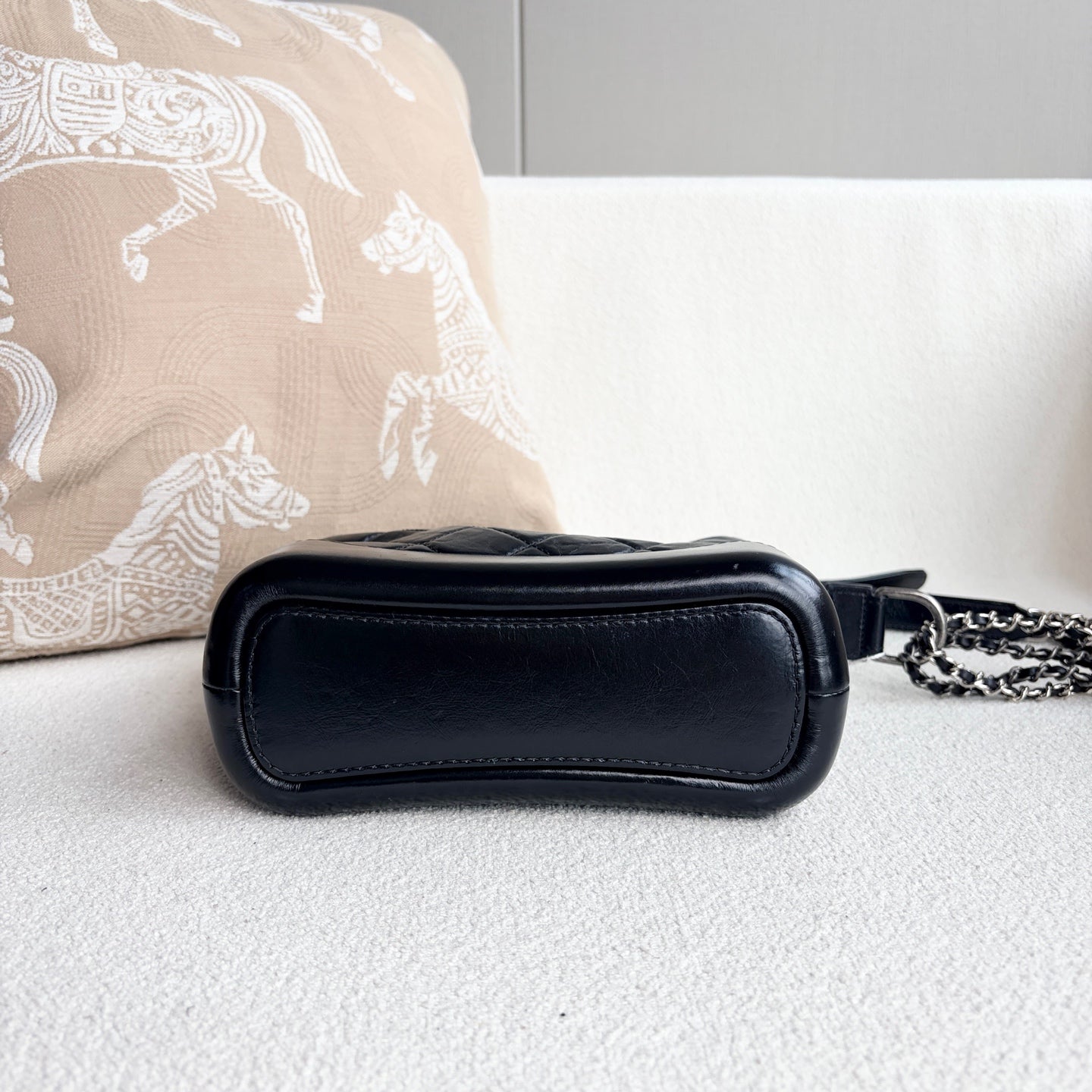 Chanel - Gabrielle Hobo Bag - Calfskin leather - Black with Mixed-Tone Hardware - (Small)